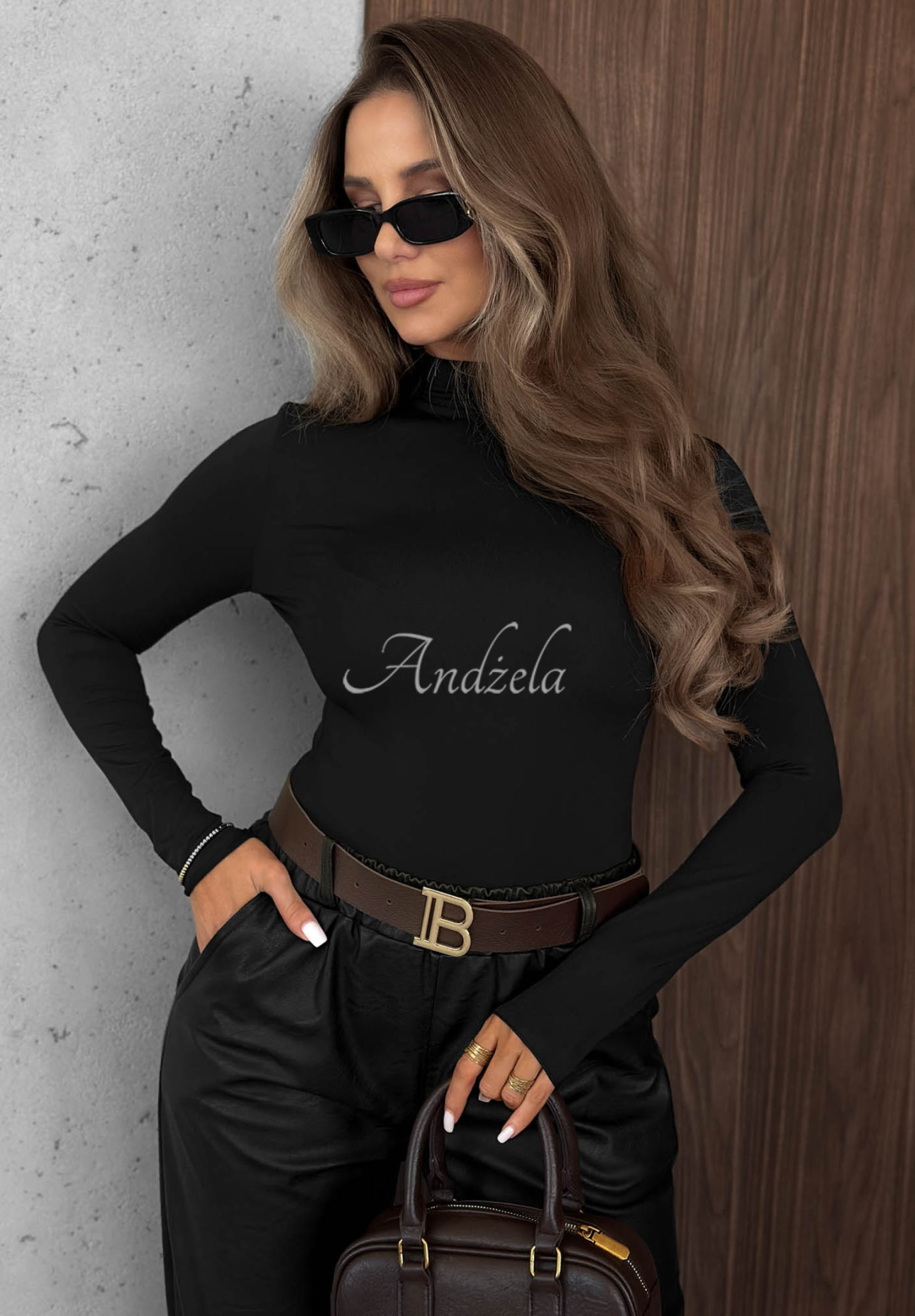 Langärmlige Viskosebluse mit Rollkragen Femme Desire Schwarz