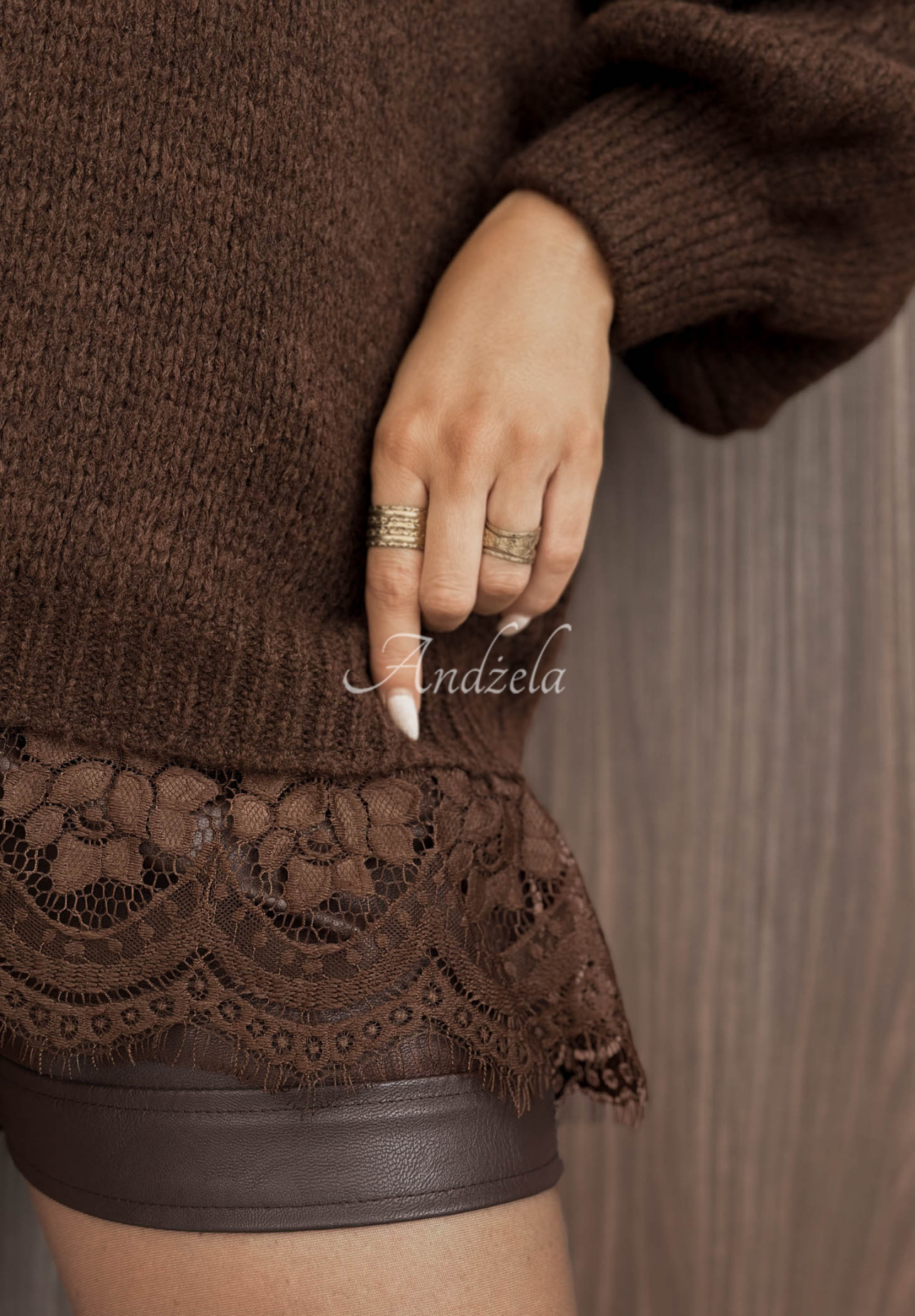 Oversized Spitzenpullover aus Wolle und Viskose Dusky Clouds Schokoladenbraun