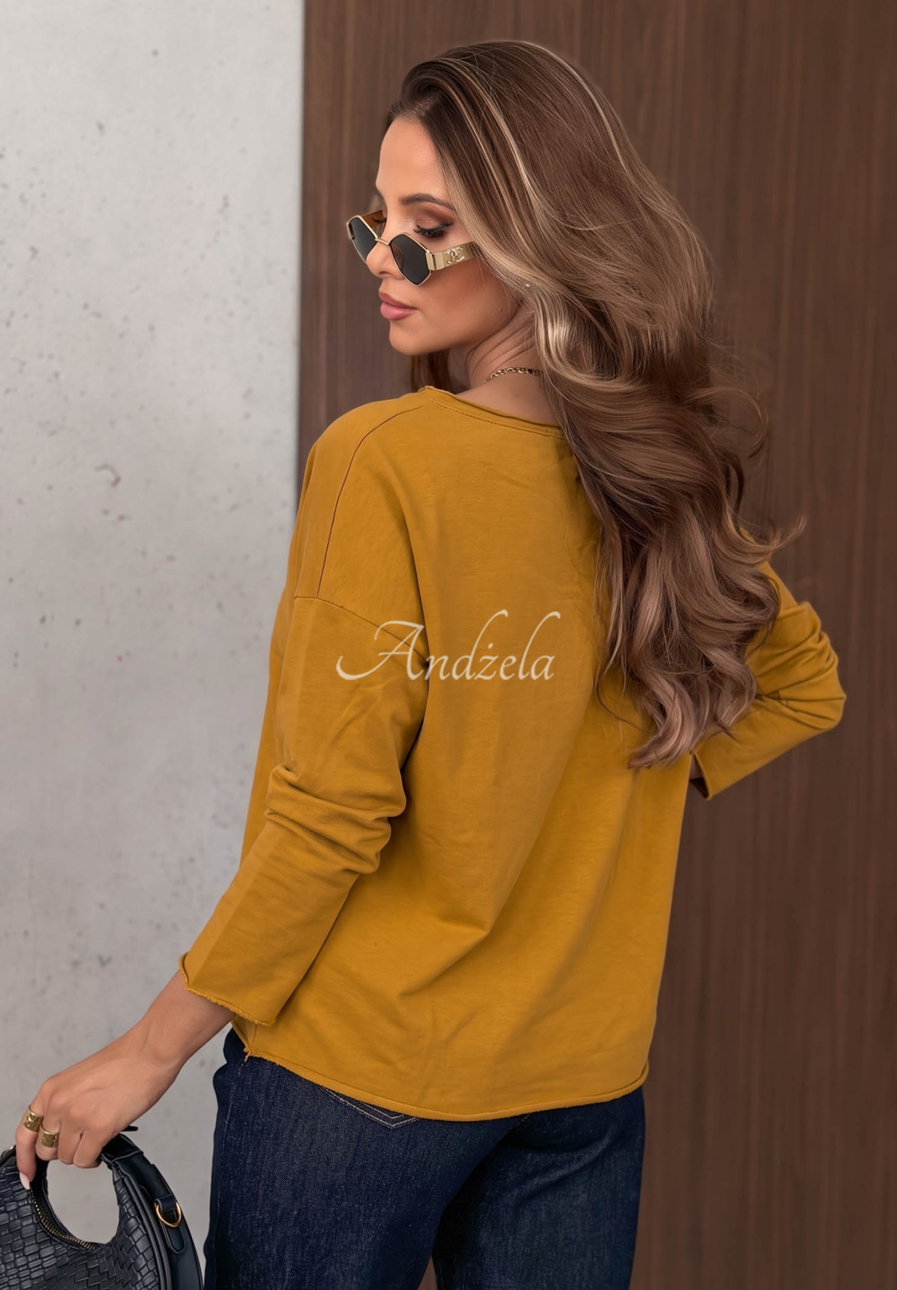 Bluse longsleeve z dekoltem i cekinami Last Sunrays Camel
