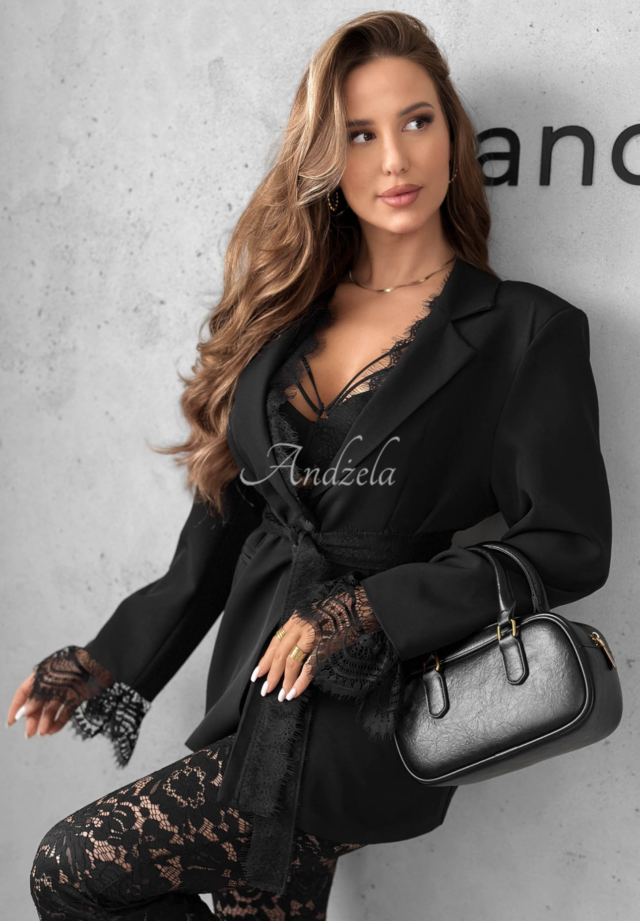 Eleganter Blazer mit Spitzenakzenten Misty Muse Schwarz