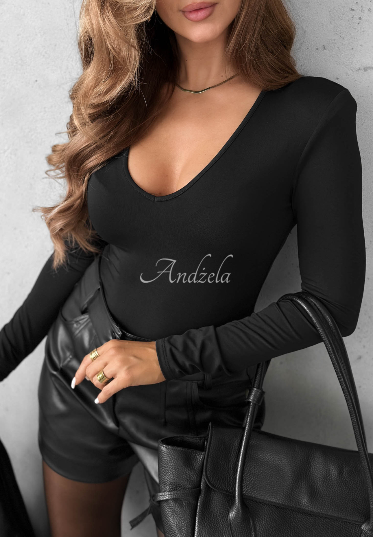 Longsleeve-Bluse mit Ausschnitt Main Girl Schwarz