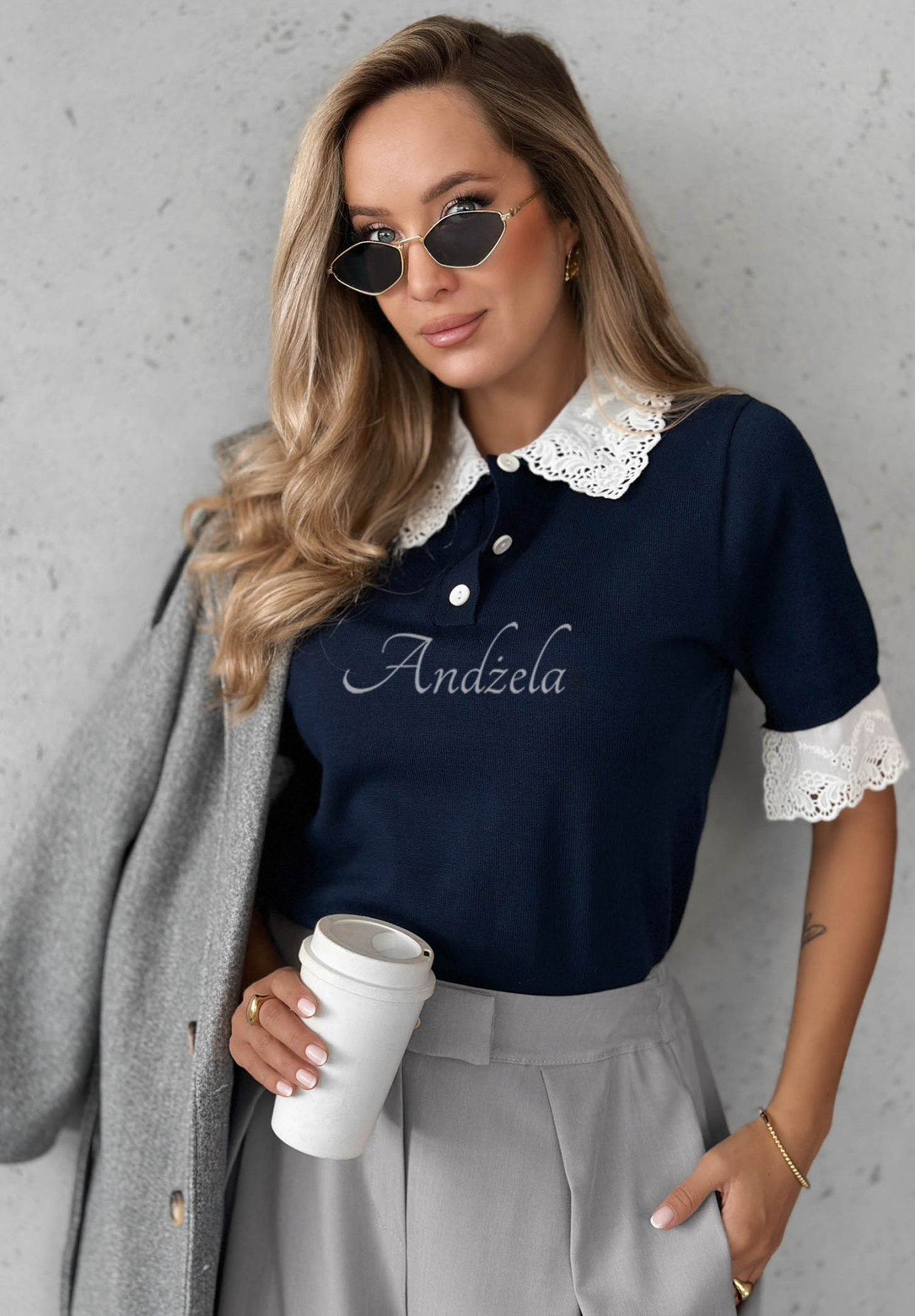 Kurzärmeliger Viskosepullover mit Spitze Moody Morning Dunkelblau