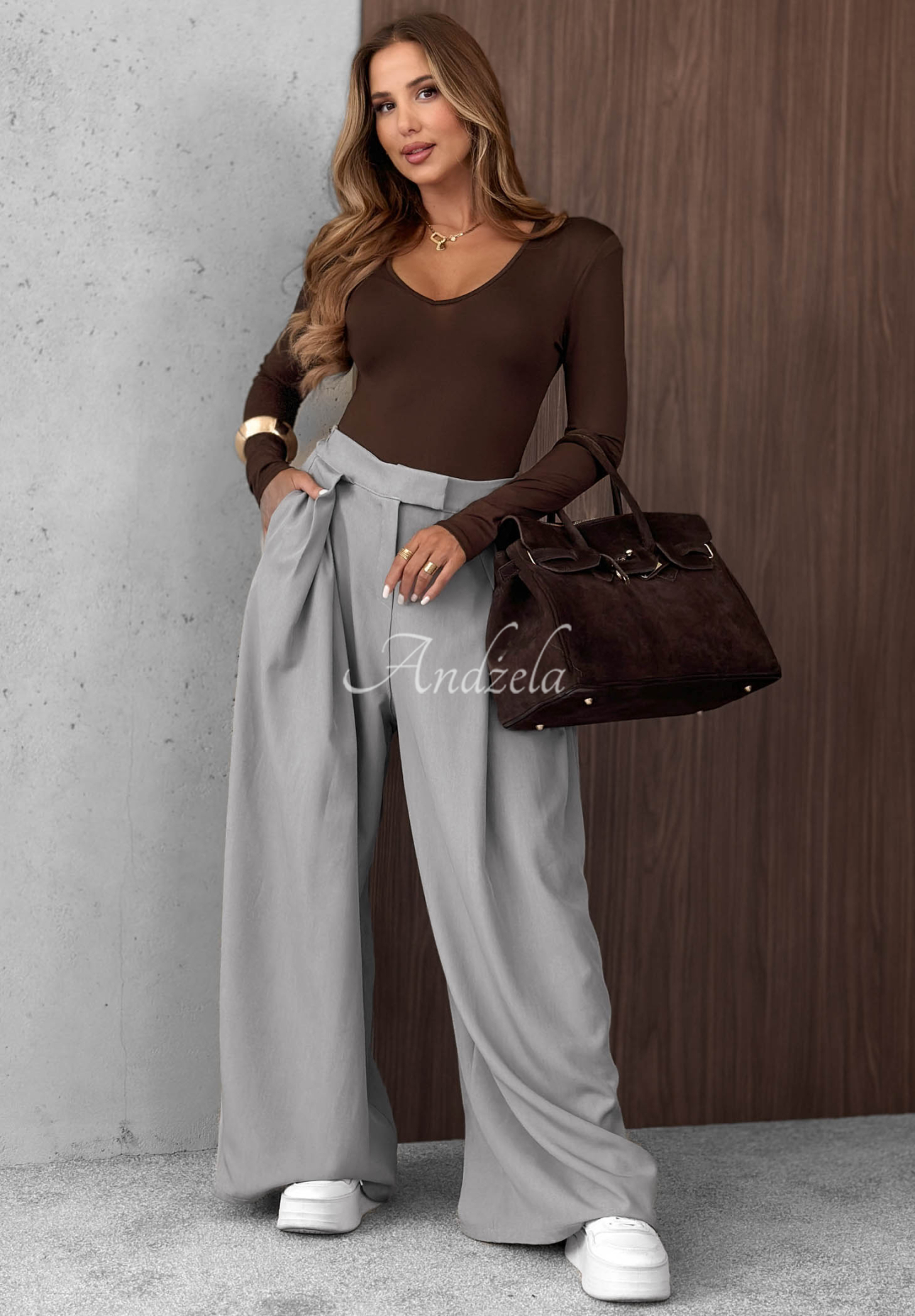 Longsleeve-Bluse mit Ausschnitt Main Girl Schokoladenbraun
