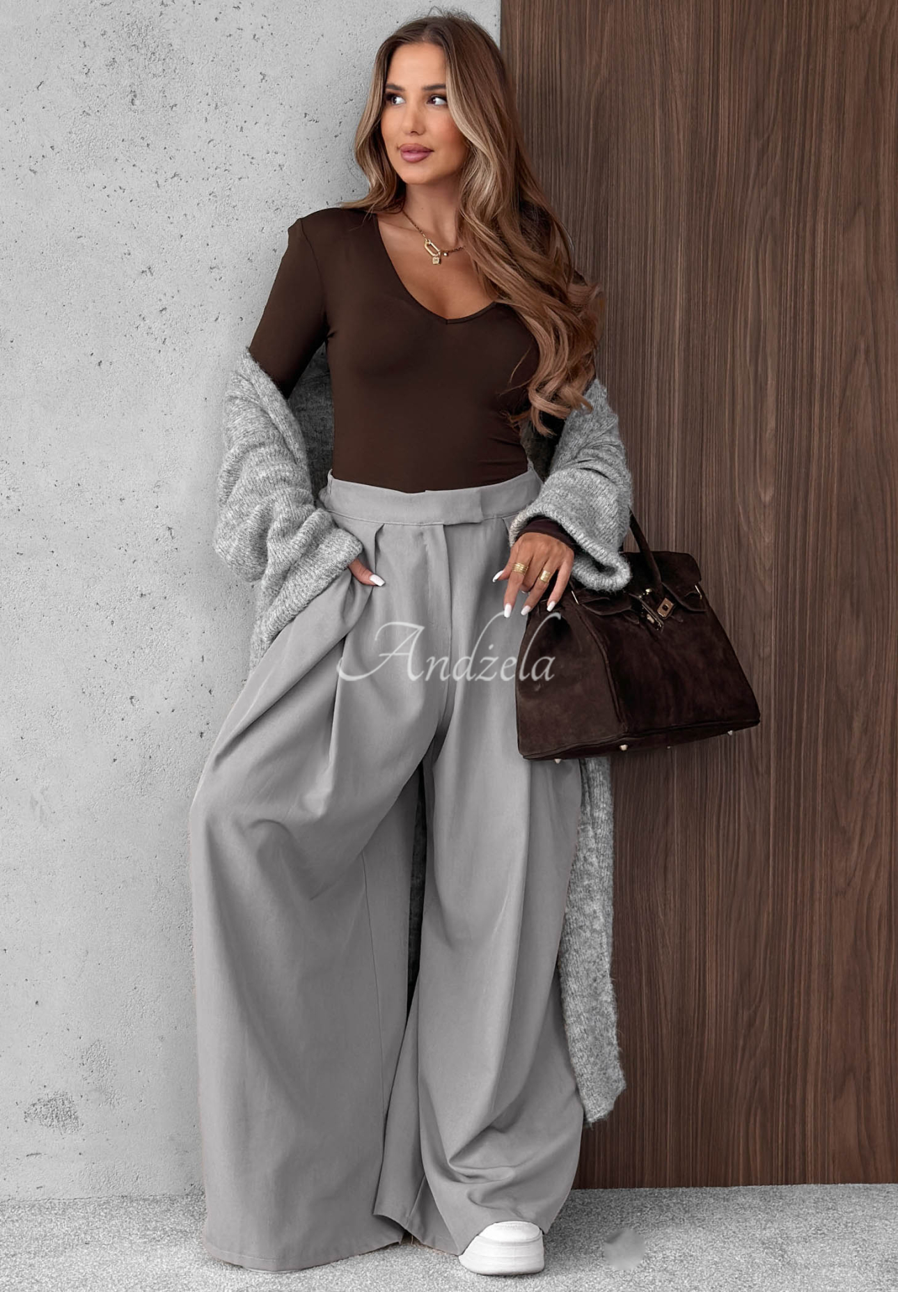 Longsleeve-Bluse mit Ausschnitt Main Girl Schokoladenbraun