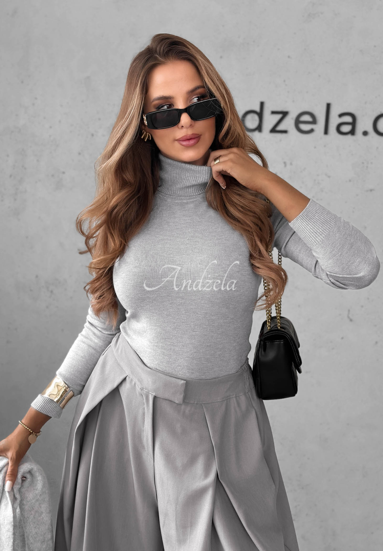 Figurnaher Rollkragenpullover Solange Grau