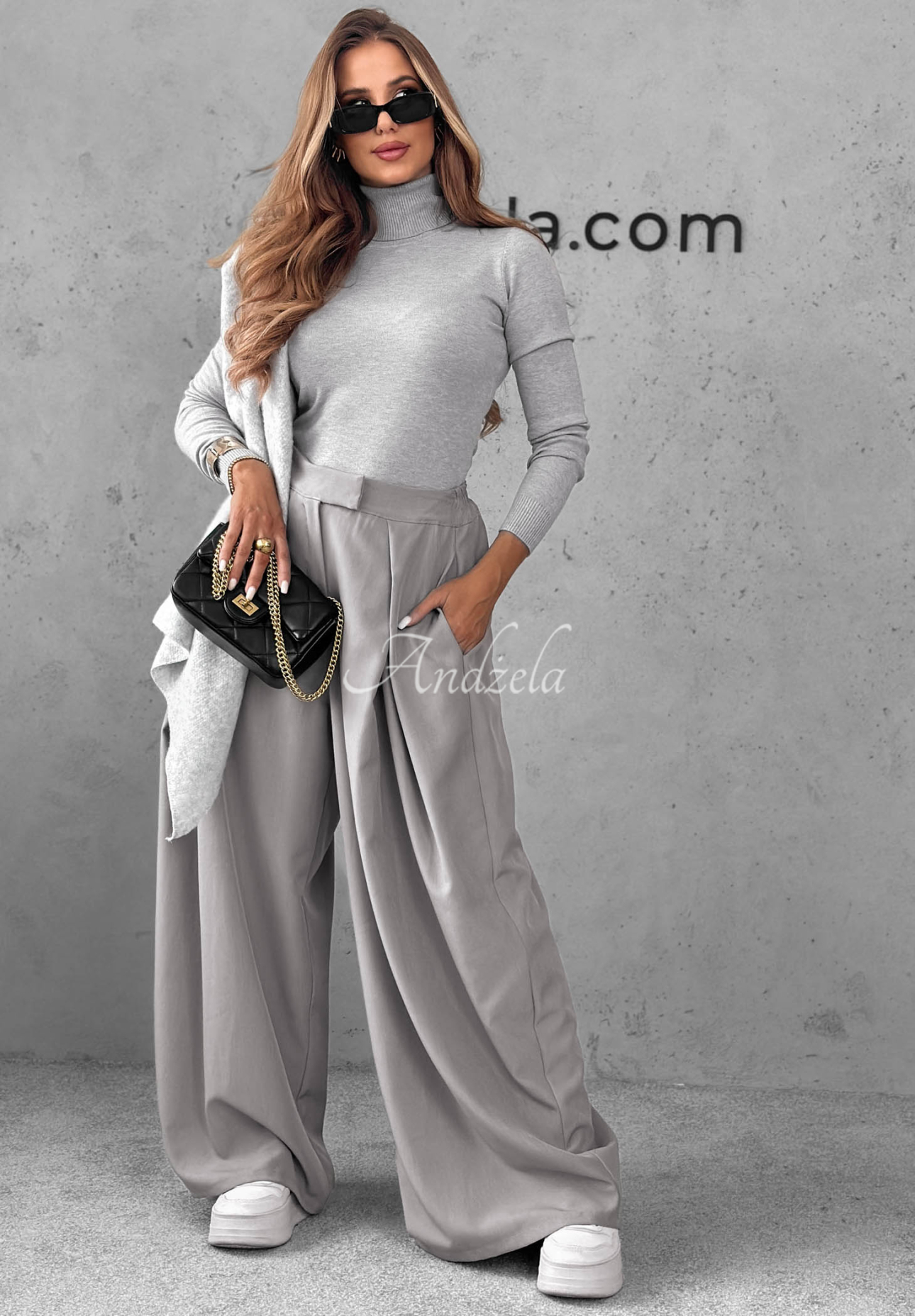 Figurnaher Rollkragenpullover Solange Grau