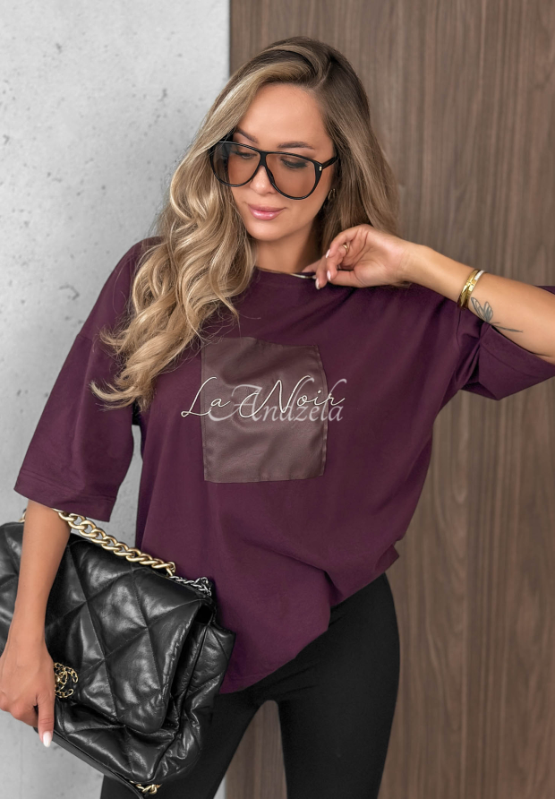Baumwoll-T-Shirt mit dekorativer Applikation This Happens Beerenfarben