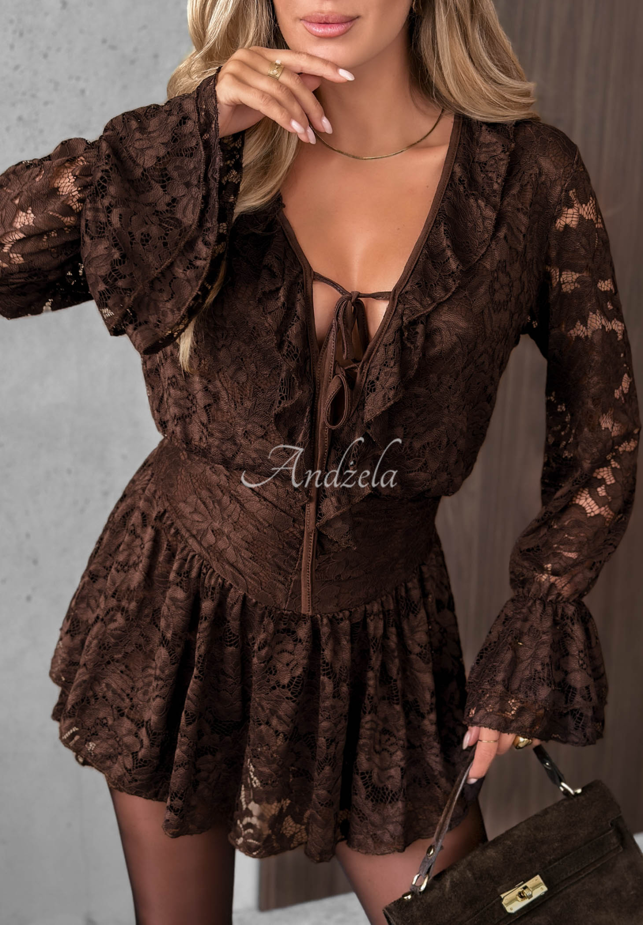 Kurzer Spitzen-Jumpsuit mit Rüschen Pretty Angel Schokoladenbraun