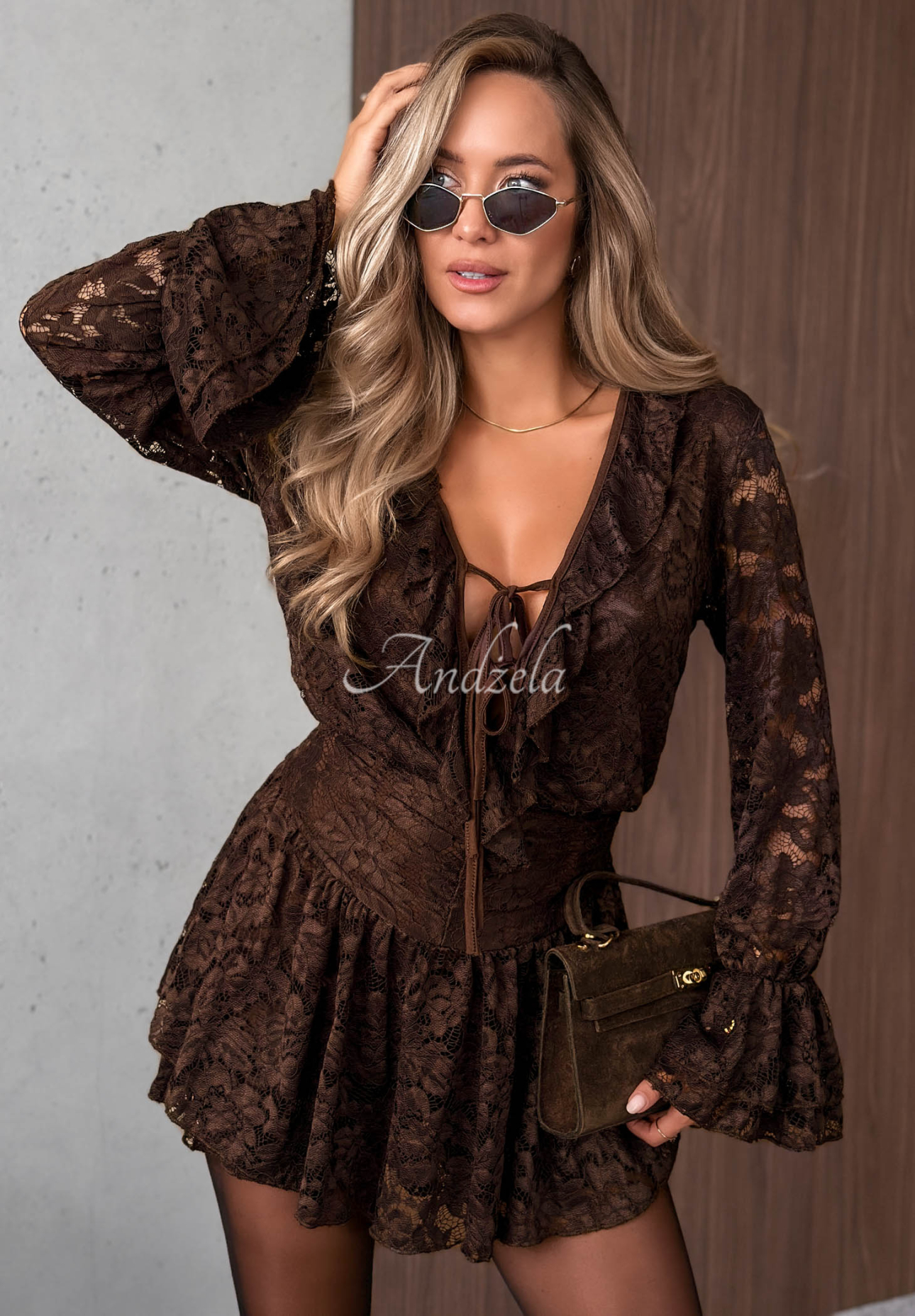 Kurzer Spitzen-Jumpsuit mit Rüschen Pretty Angel Schokoladenbraun