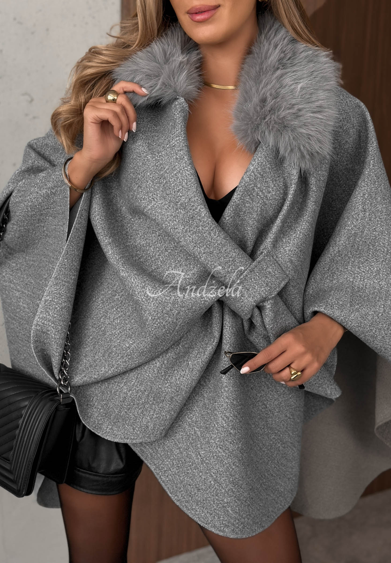 Poncho-Mantel mit Fellbesatz und Wolle Feather Soft Grau