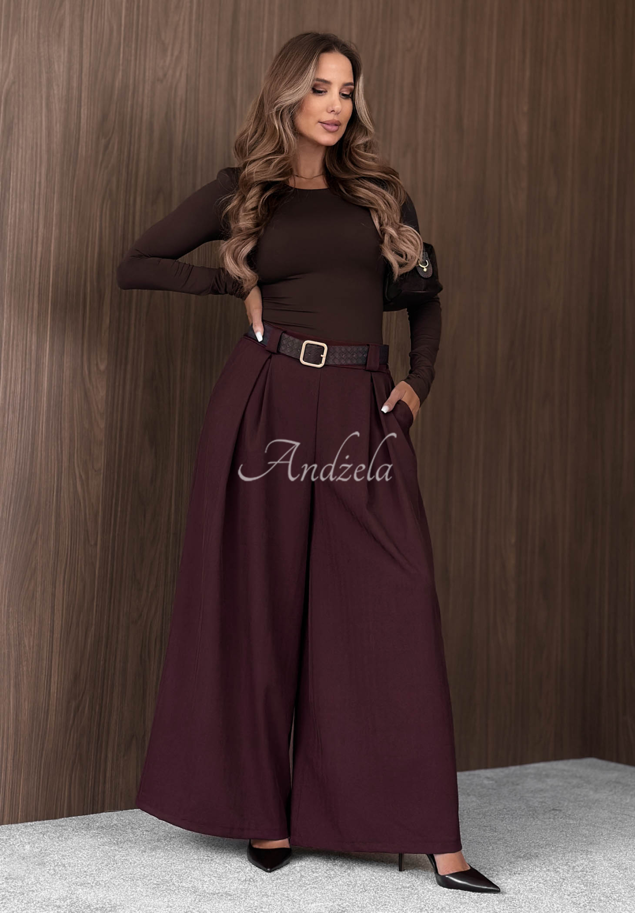 Weit geschnittene Stoffhose mit Gürtel Simple Elegance Burgunderrot