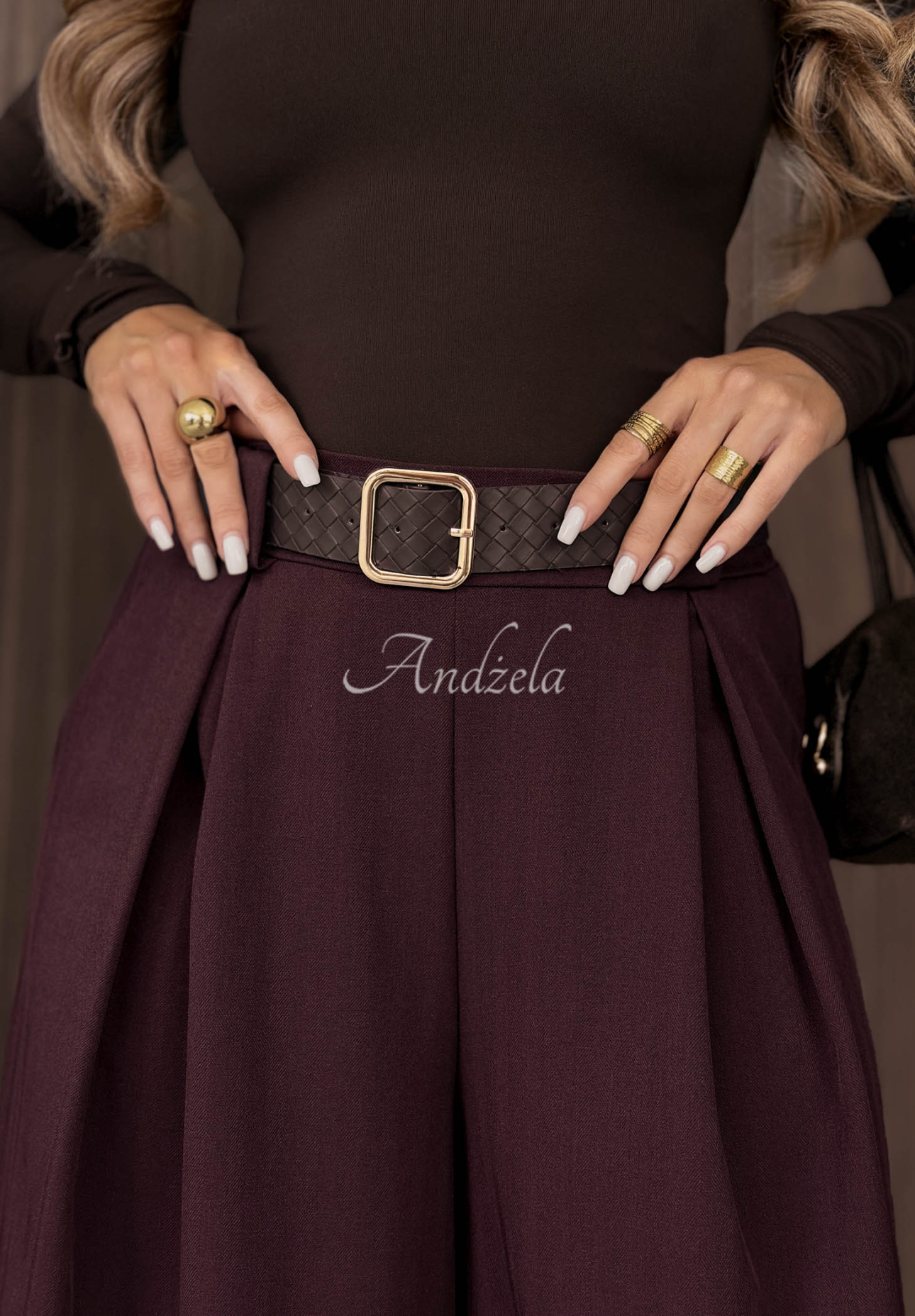 Weit geschnittene Stoffhose mit Gürtel Simple Elegance Burgunderrot