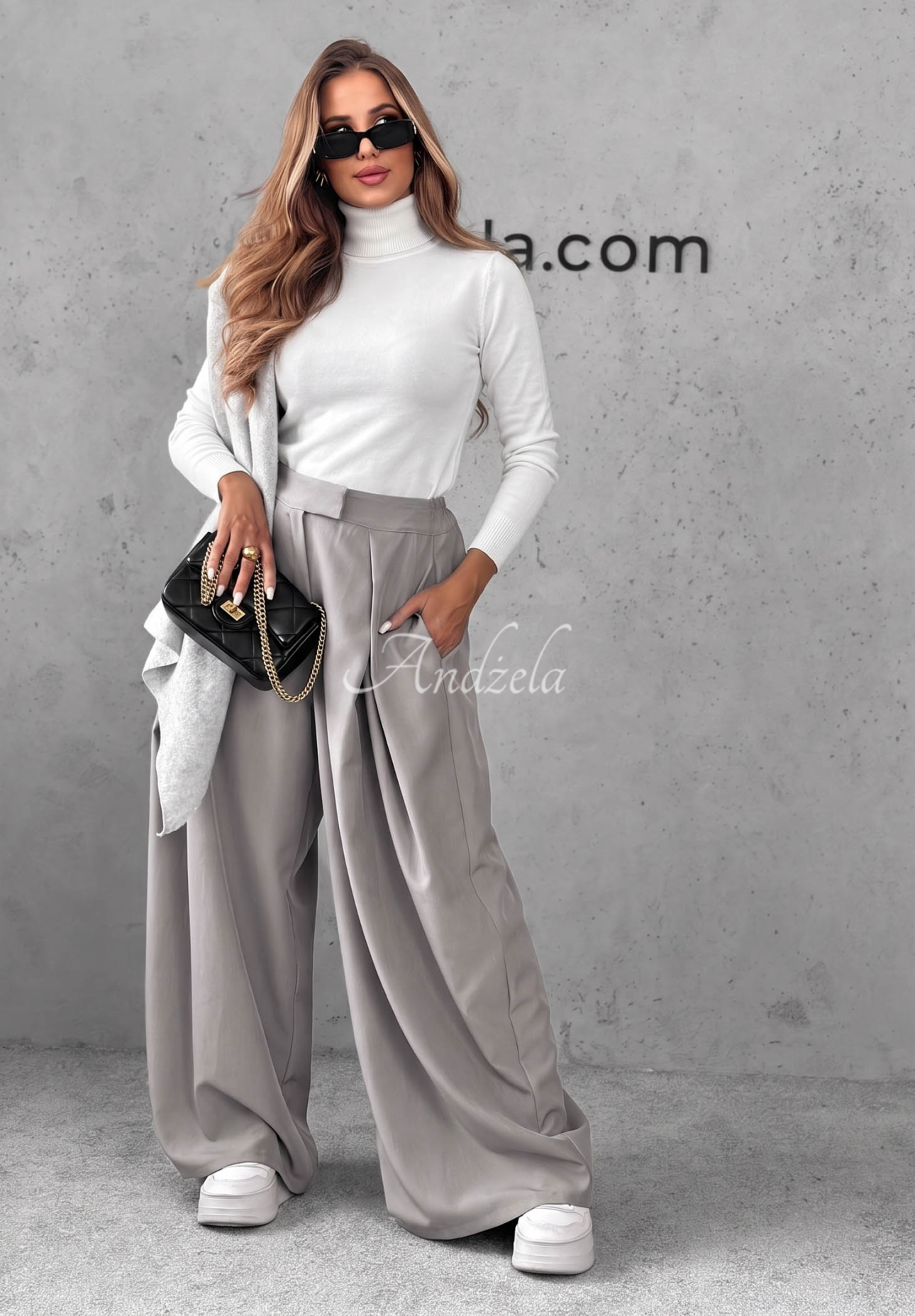 Figurnaher Rollkragenpullover Solange Ecru