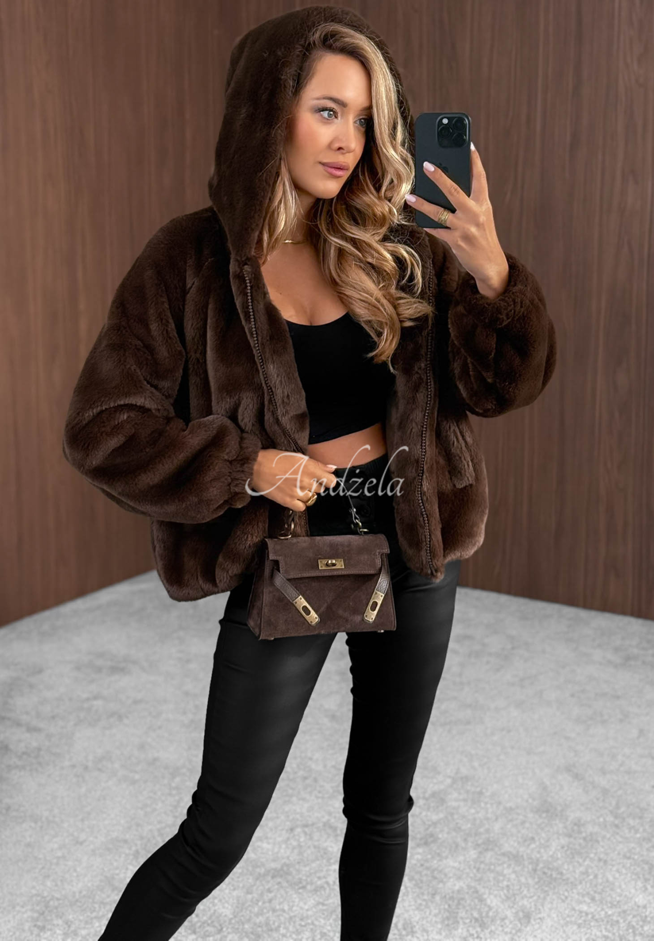 Kurze Jacke aus Fellimitat mit Kapuze Fluffy Babe Schokoladenbraun