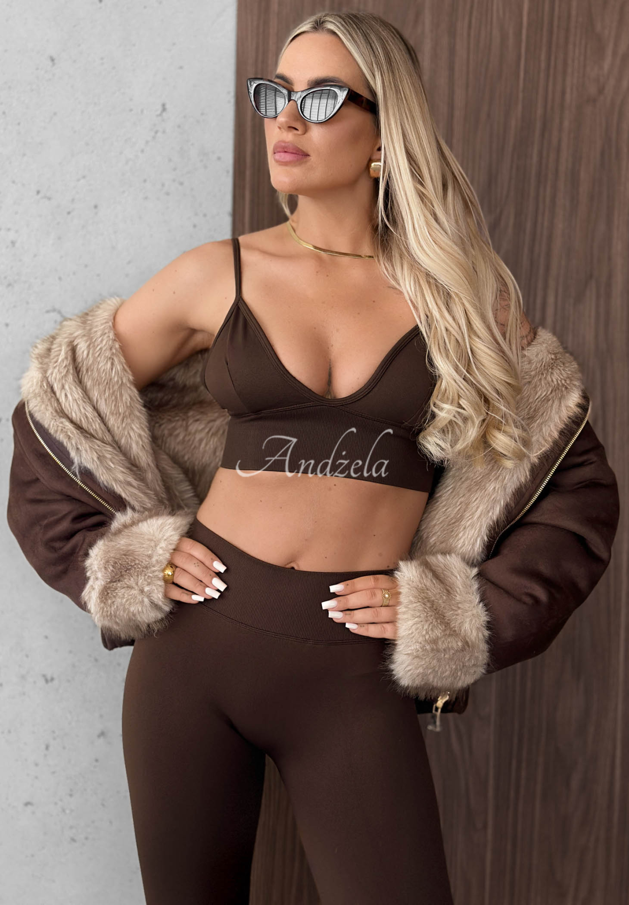 Set: kurzes Top und figurbetonte Leggings Good Company Schokoladenbraun