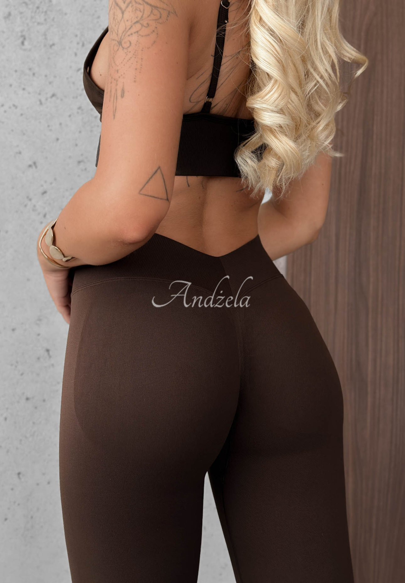 Set: kurzes Top und figurbetonte Leggings Good Company Schokoladenbraun