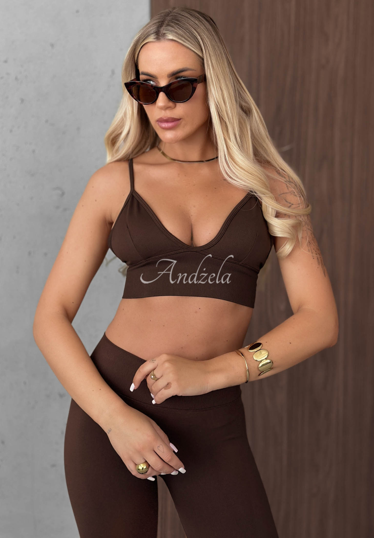 Set: kurzes Top und figurbetonte Leggings Good Company Schokoladenbraun