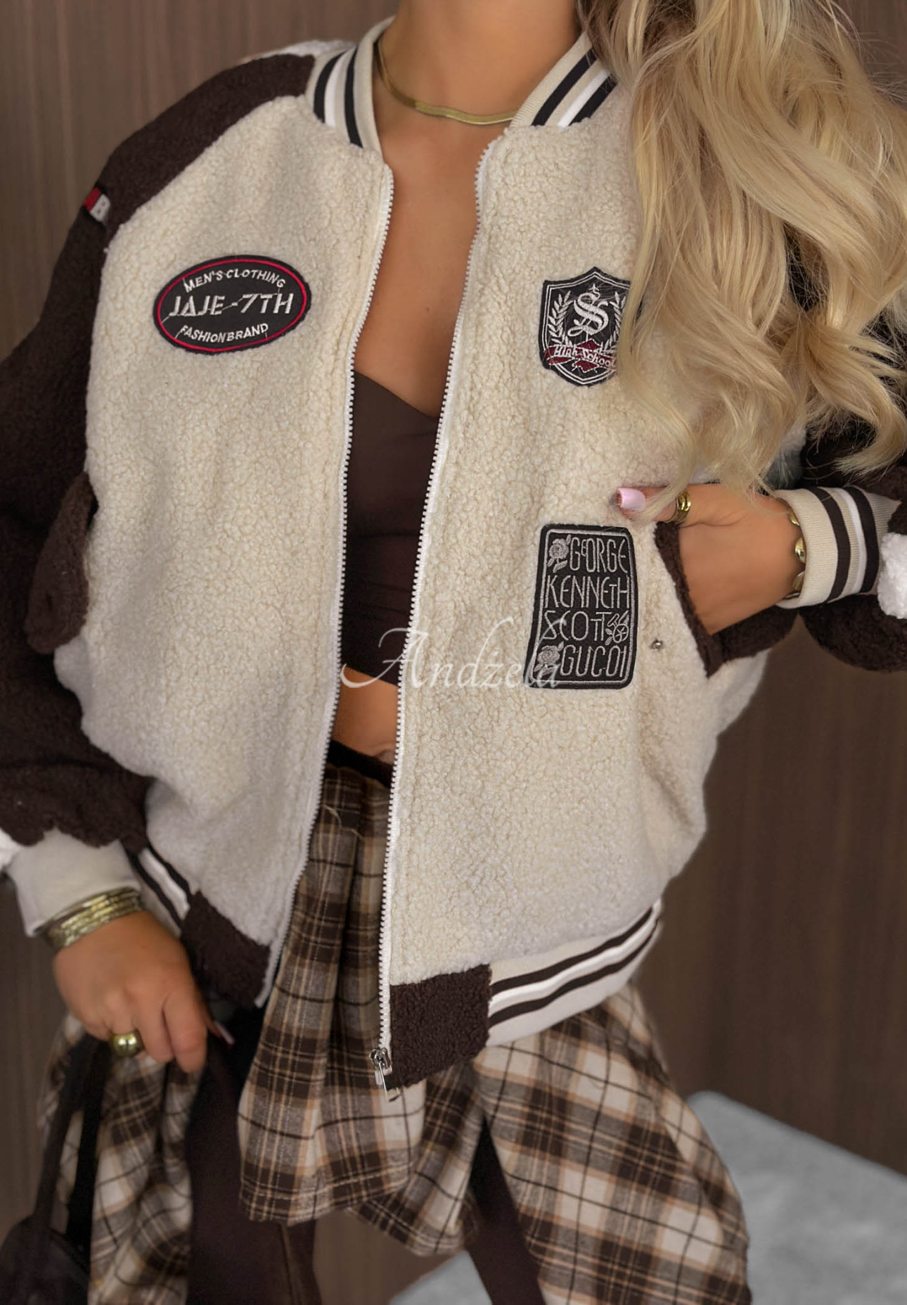 Baseballjacke aus Lammfellimitat mit Aufnähern Caramel Coffee beige-schokoladenbraun
