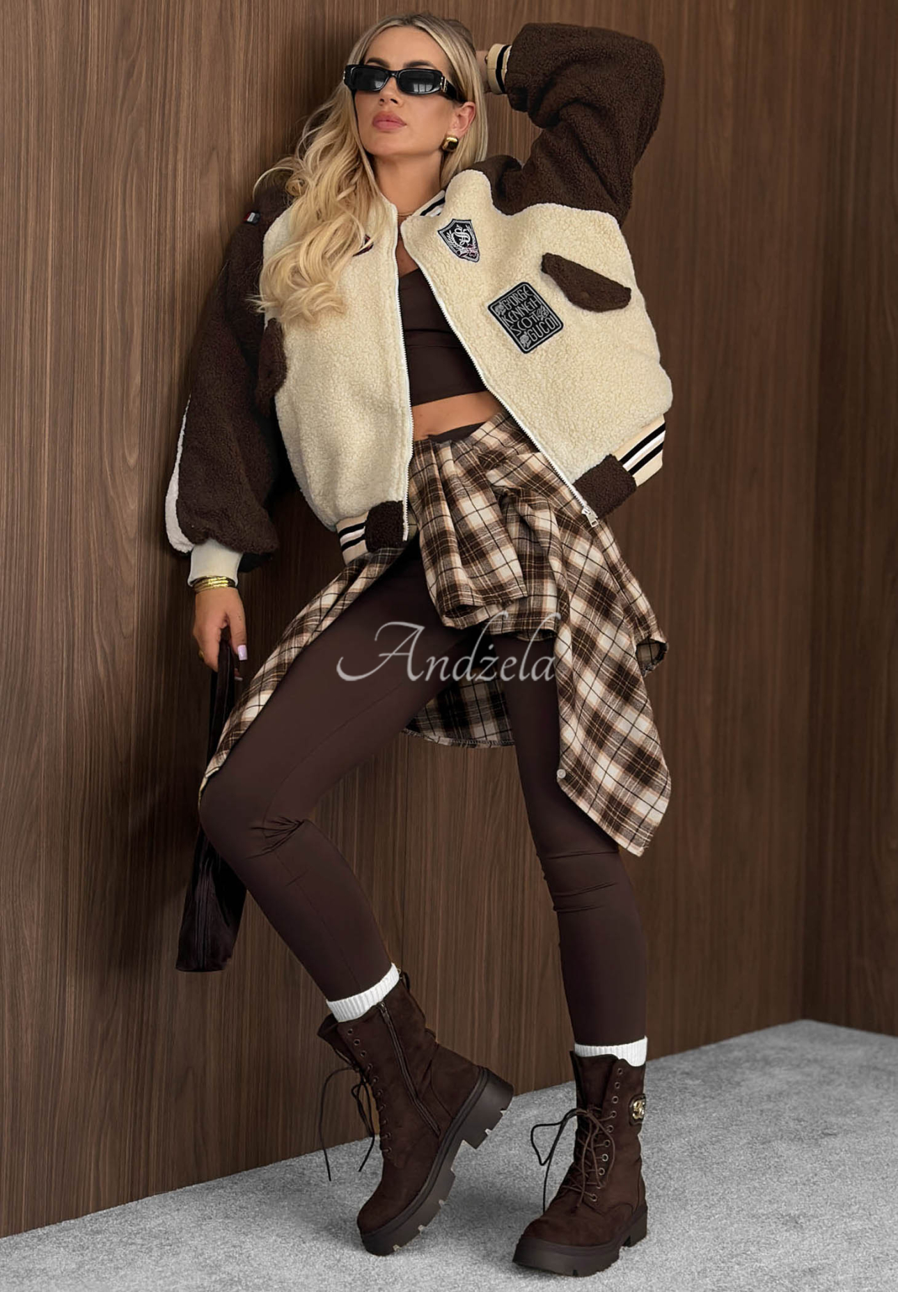 Baseballjacke aus Lammfellimitat mit Aufnähern Caramel Coffee beige-schokoladenbraun