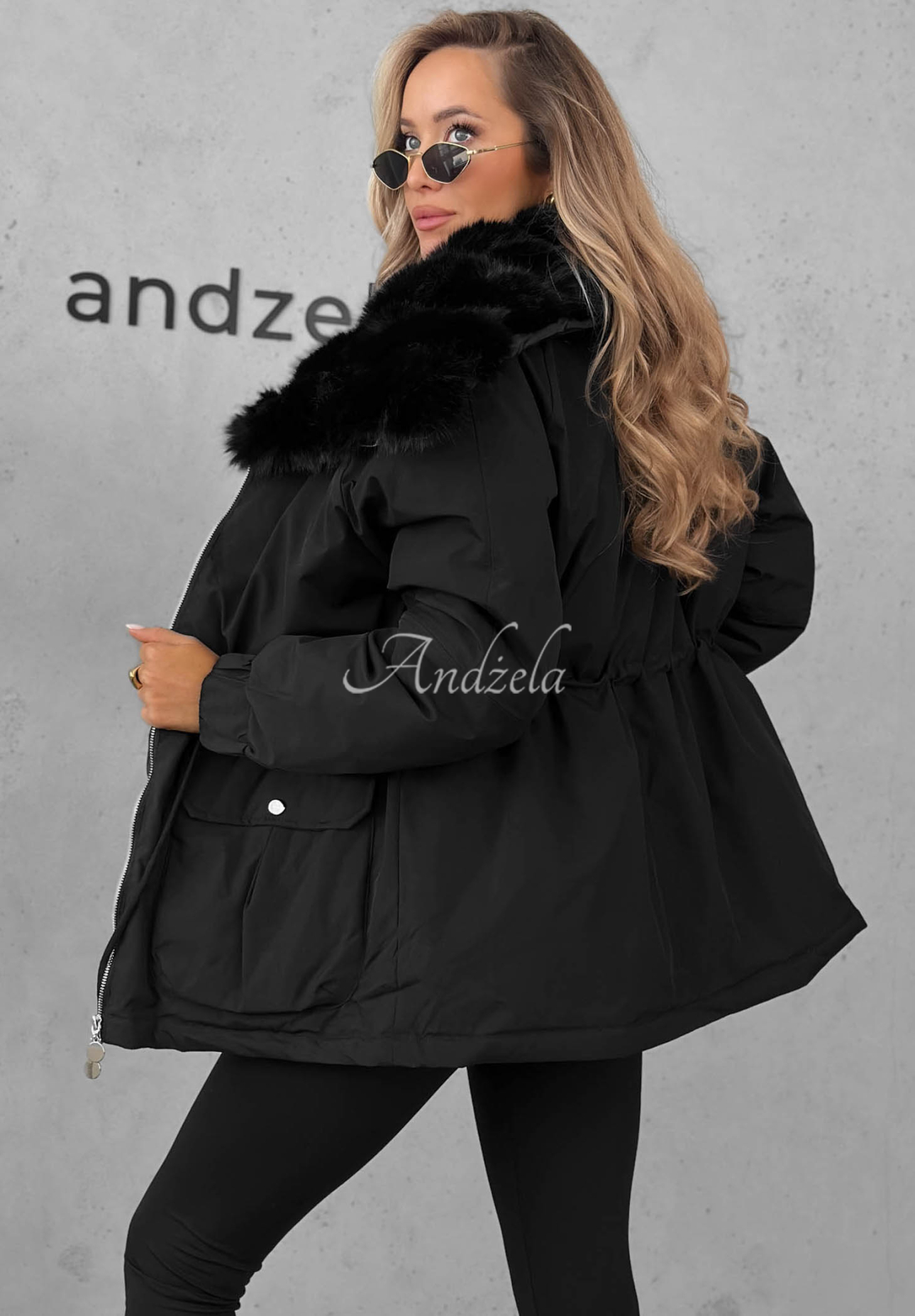 Kurze Parka-Jacke mit Fellimitat Last Chapter Schwarz
