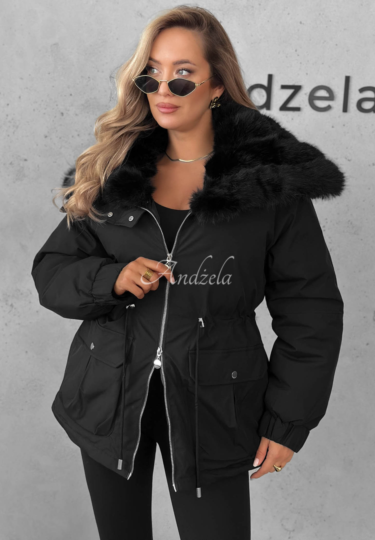 Kurze Parka-Jacke mit Fellimitat Last Chapter Schwarz
