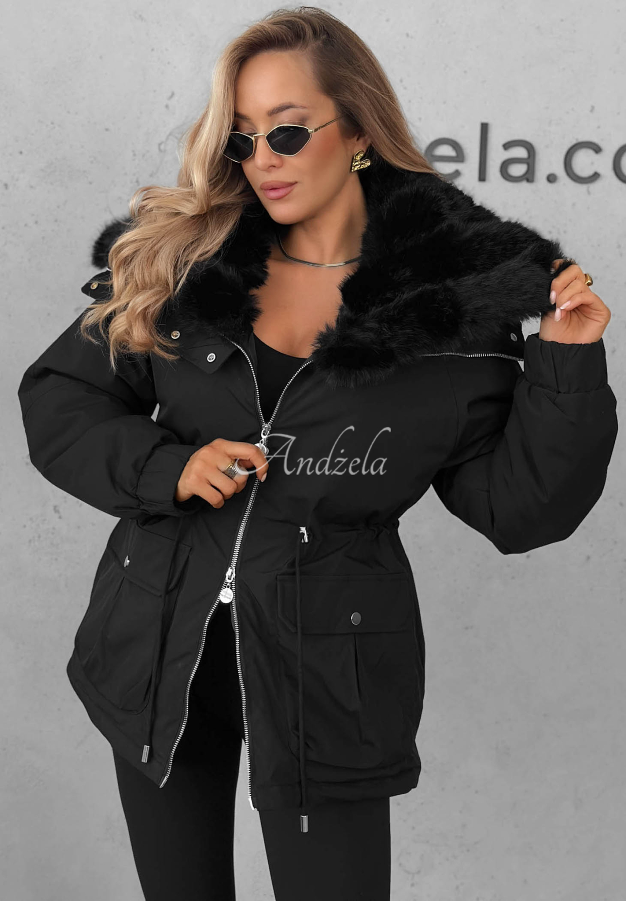 Kurze Parka-Jacke mit Fellimitat Last Chapter Schwarz