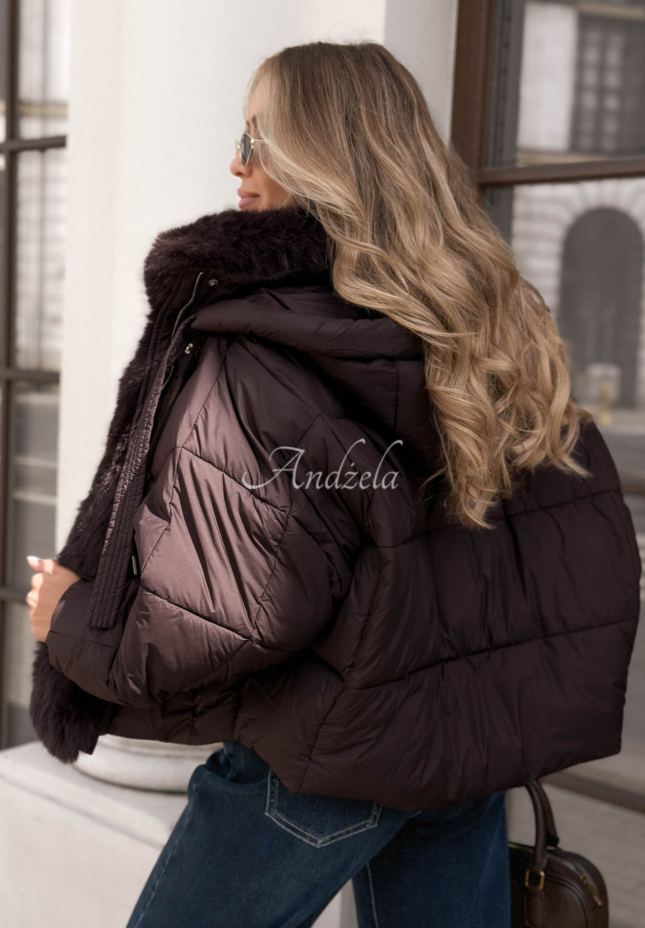 Kurze Steppjacke mit Pelz Frosty Darling dunkles Schokolade