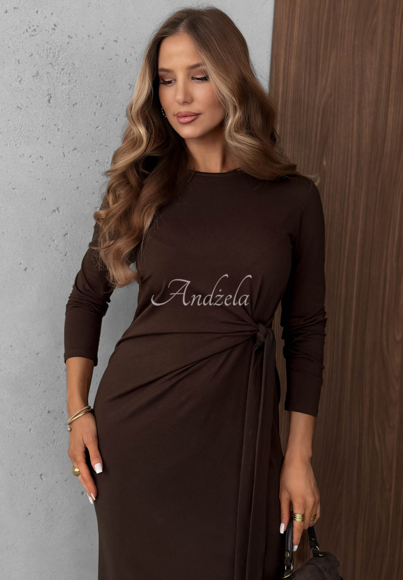 Langärmliges Baumwollkleid mit Bindeband Misty Memories Schokoladenbraun