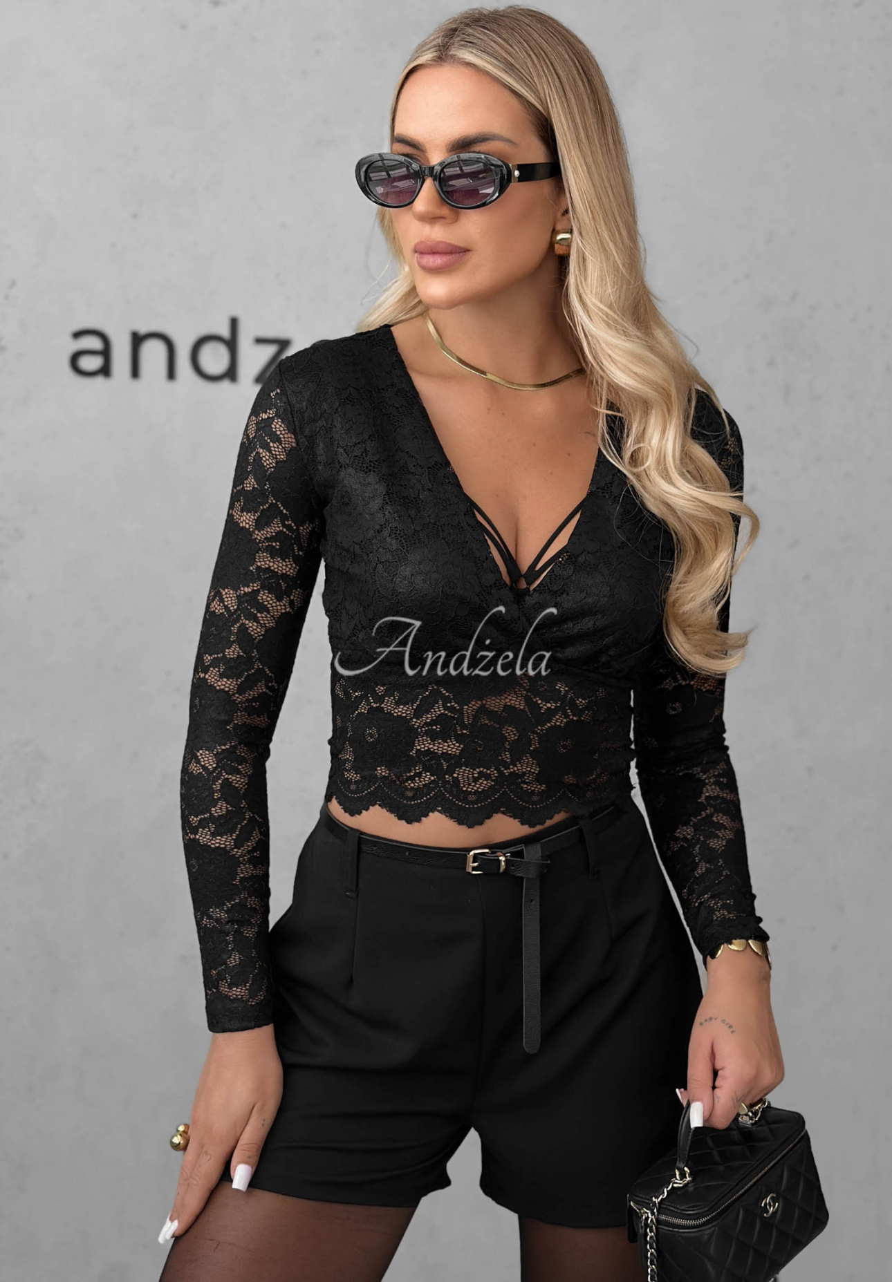 Kurze Longsleeve-Bluse mit Spitze Sweet Sin Schwarz