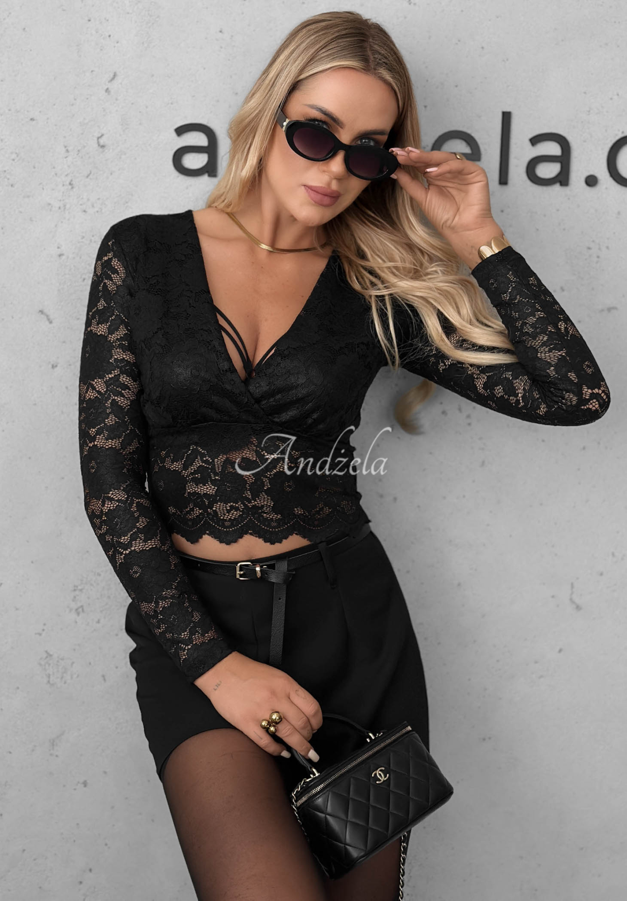 Kurze Longsleeve-Bluse mit Spitze Sweet Sin Schwarz