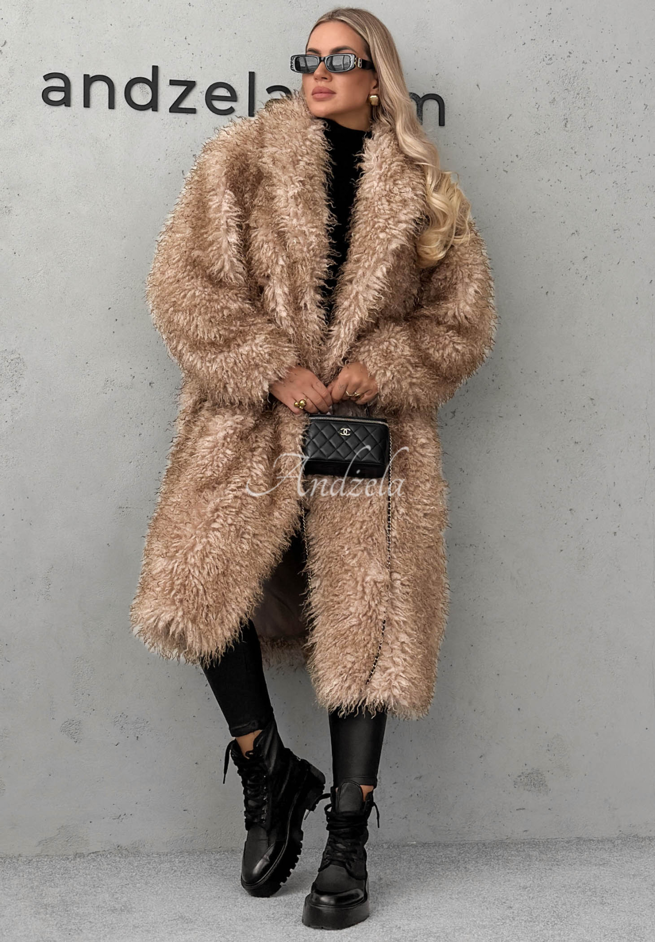 Langer Mantel aus Lammfellimitat November Fog Beige