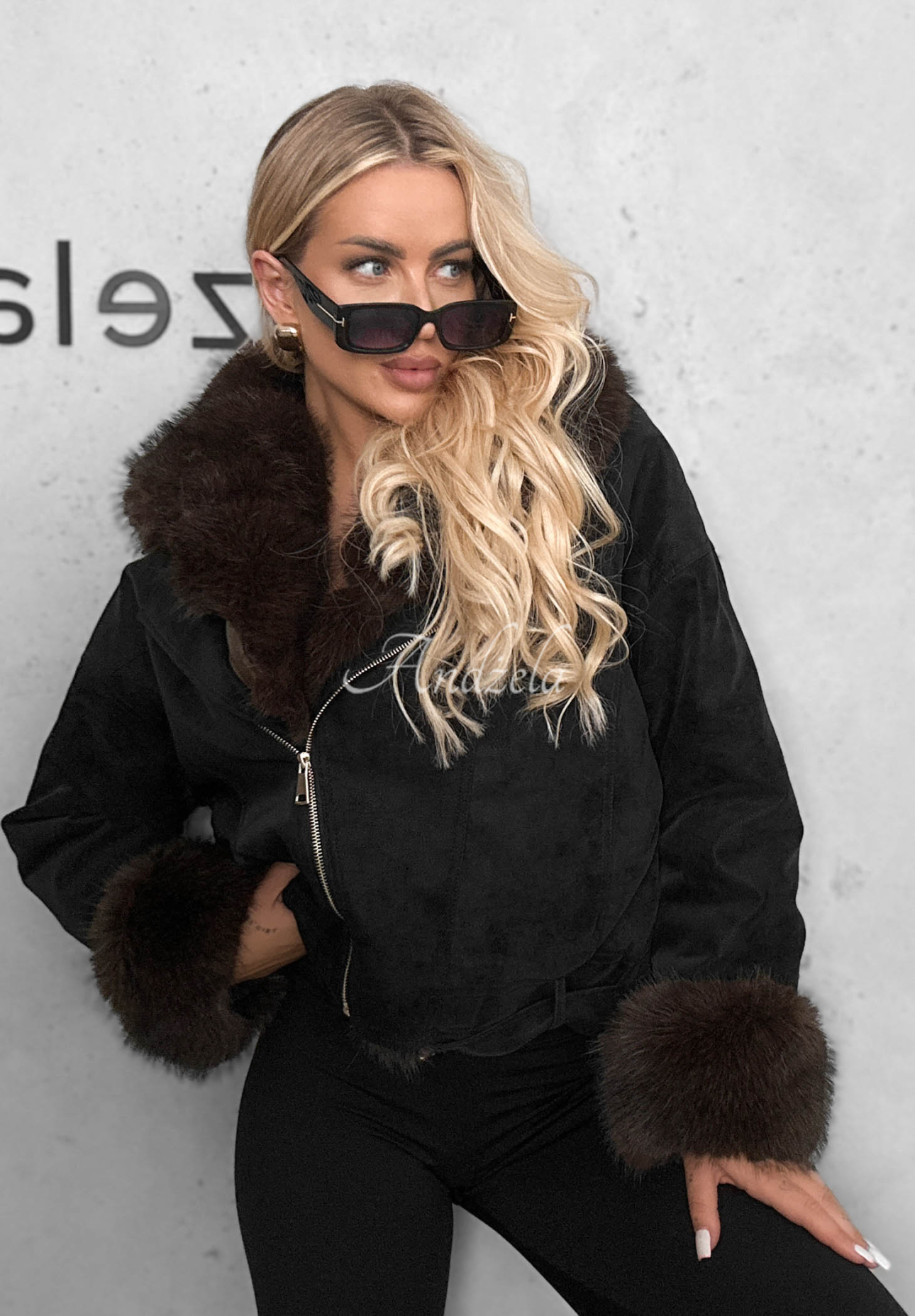 Kurze Jacke mit Fellimitat Golden Season Schwarz