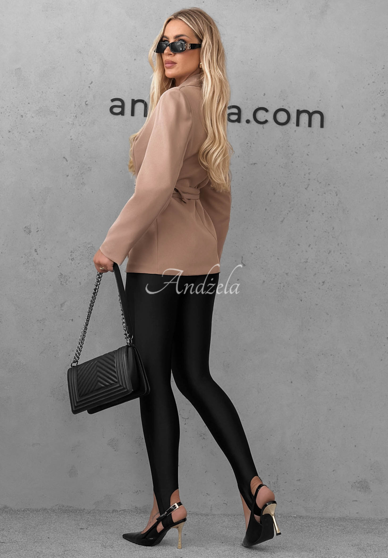Klassischer Blazer mit Riemen Bella Chic Mokkafarben