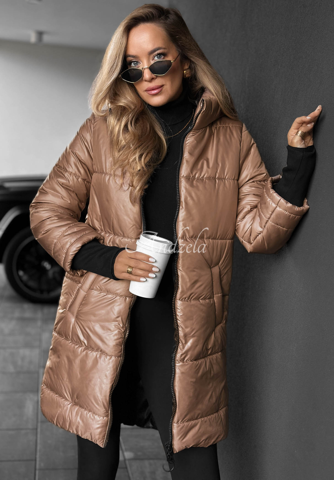 Lange, gesteppte Jacke mit Kapuze Cinnamon Latte Mokkafarben