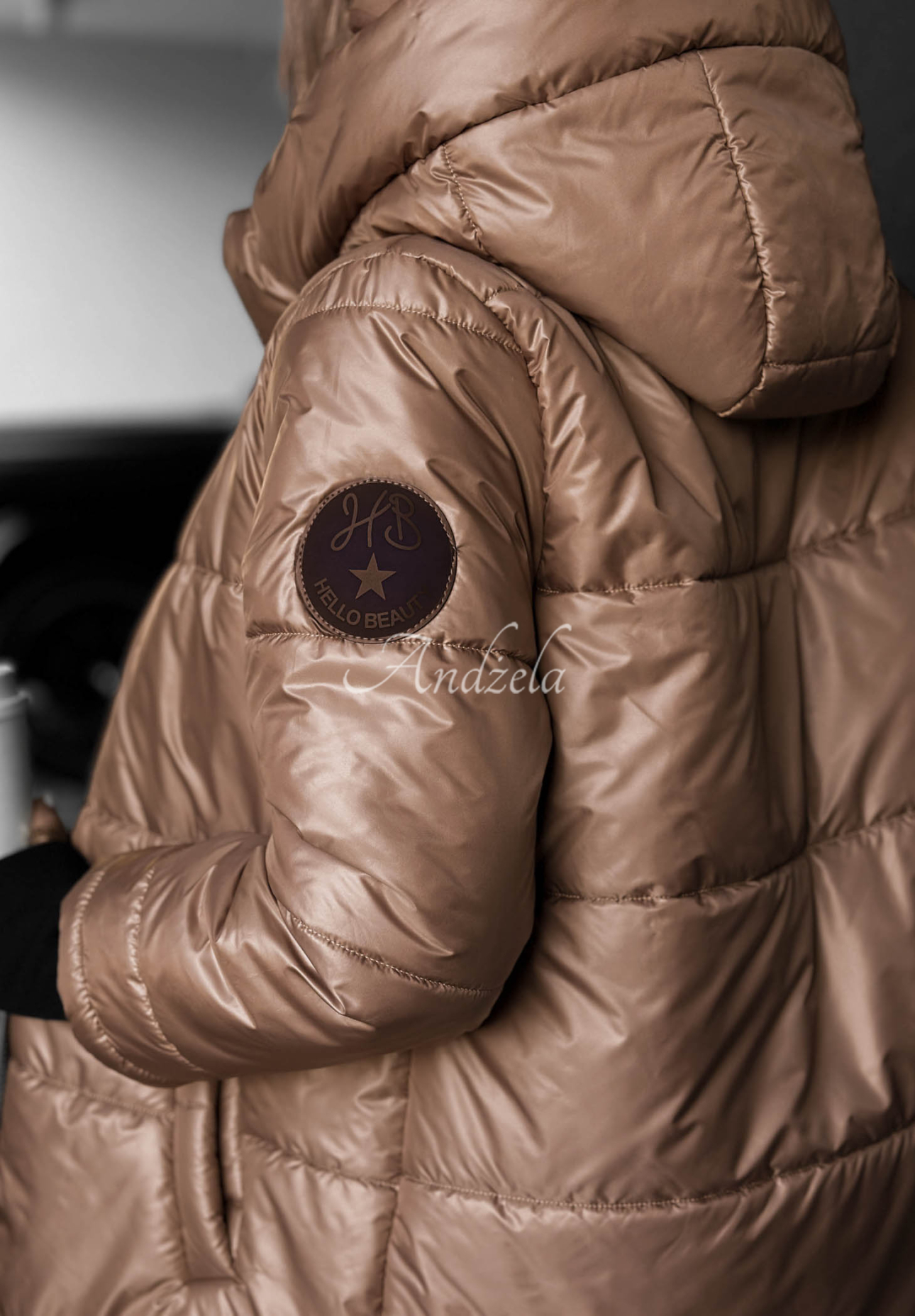 Lange, gesteppte Jacke mit Kapuze Cinnamon Latte Mokkafarben