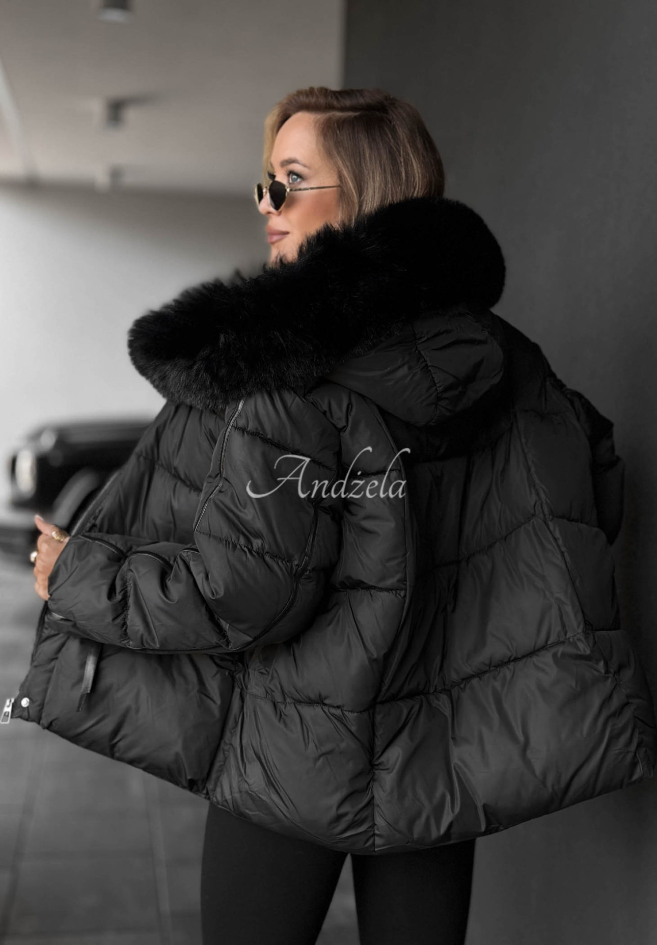 Kurze, gesteppte Jacke mit Kapuze und Kunstfell Ice River Schwarz