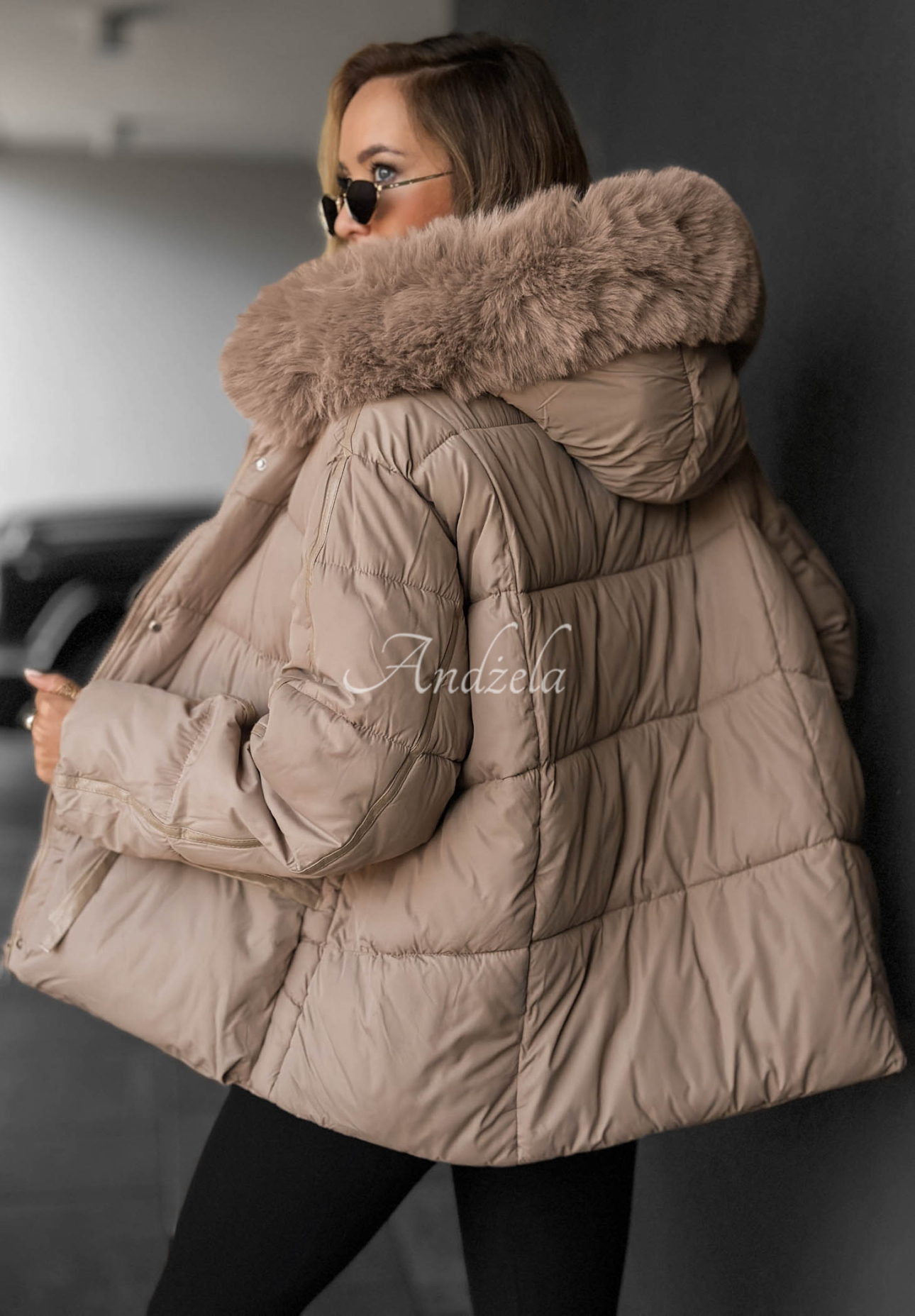 Kurze, gesteppte Jacke mit Kapuze und Kunstfell Ice River Beige