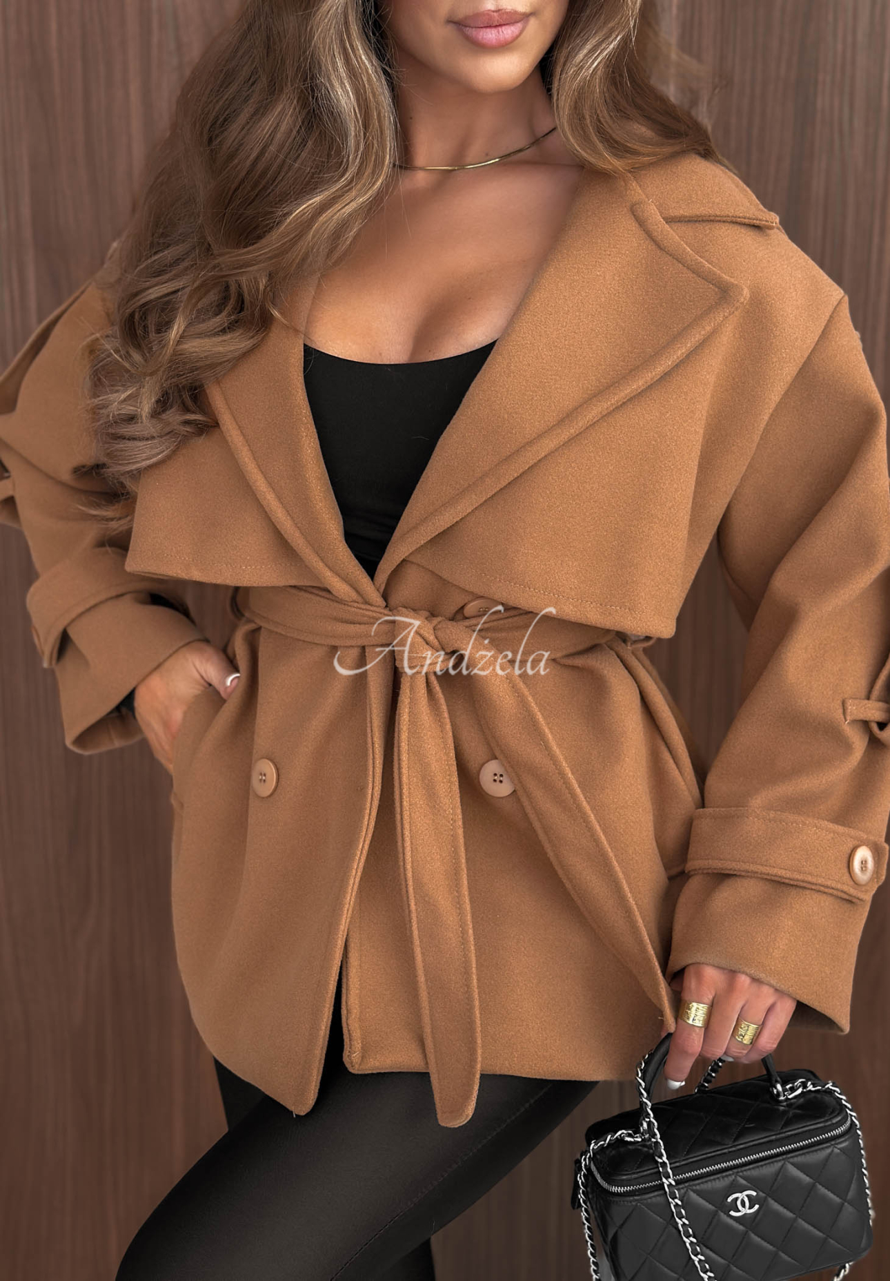 Kurzer, zweireihiger Mantel mit Kragen Timeless Charm Camel