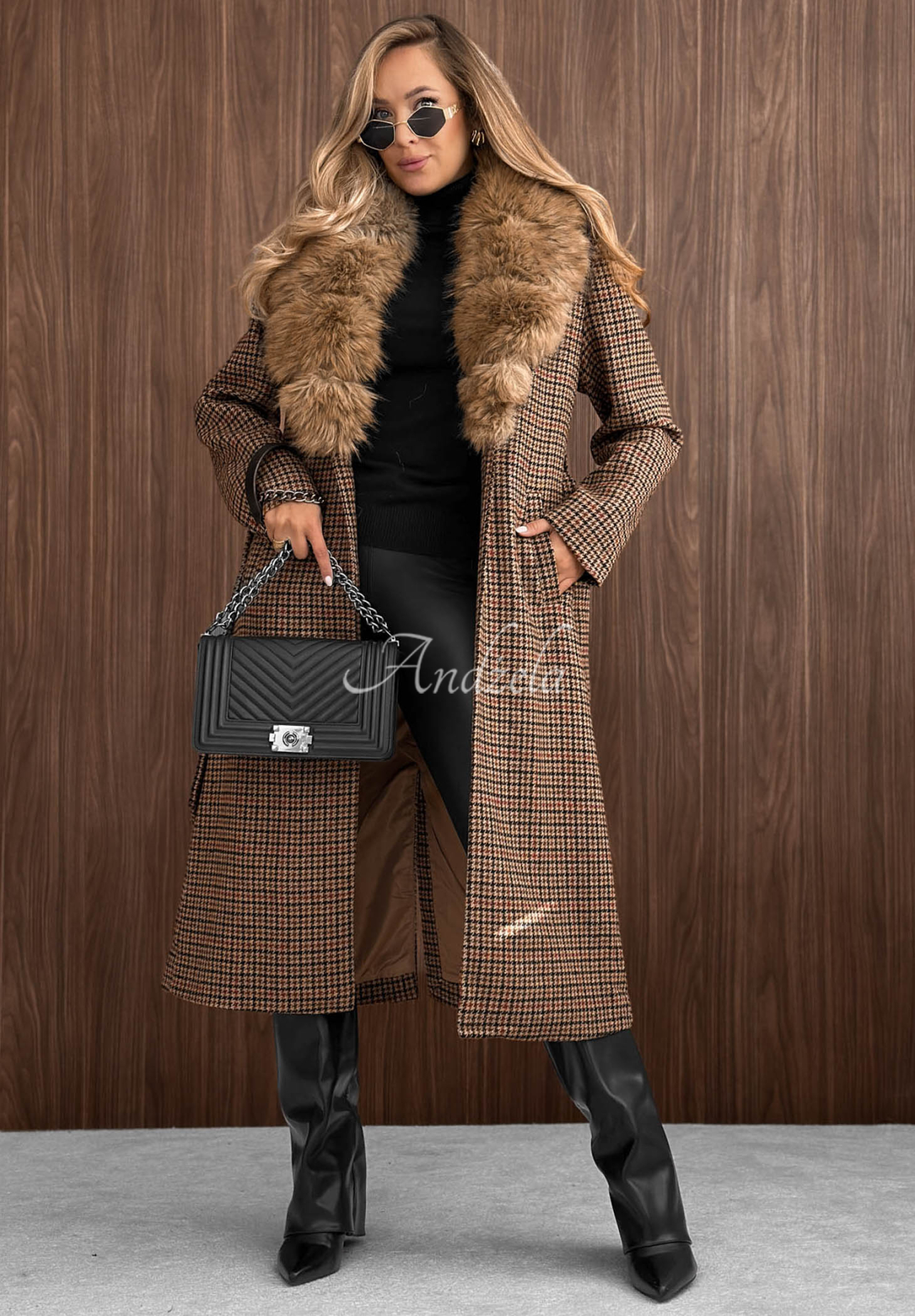 Langer Mantel mit Karomuster, Fellbesatz und Gürtel Miss Fall Camel