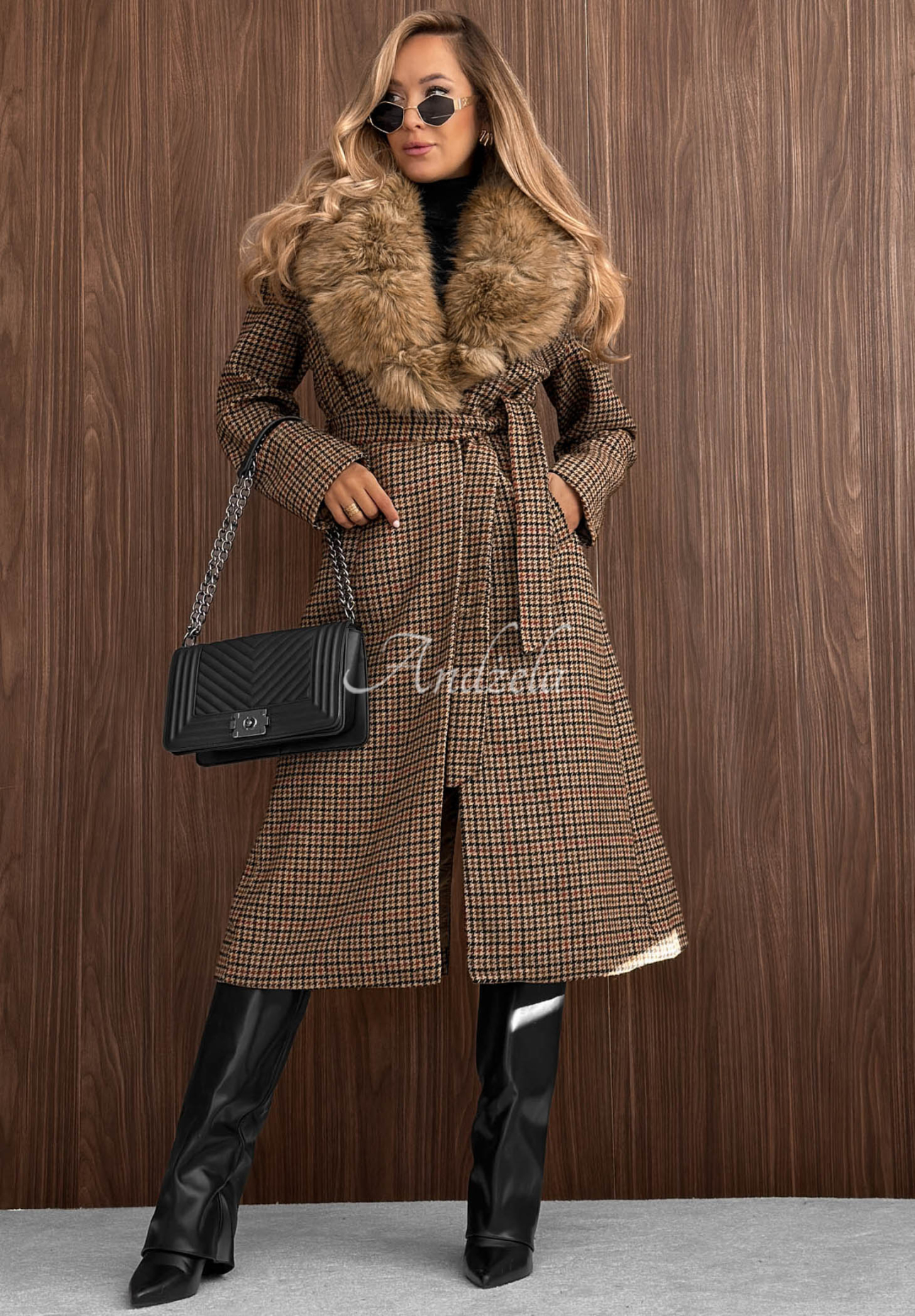 Langer Mantel mit Karomuster, Fellbesatz und Gürtel Miss Fall Camel