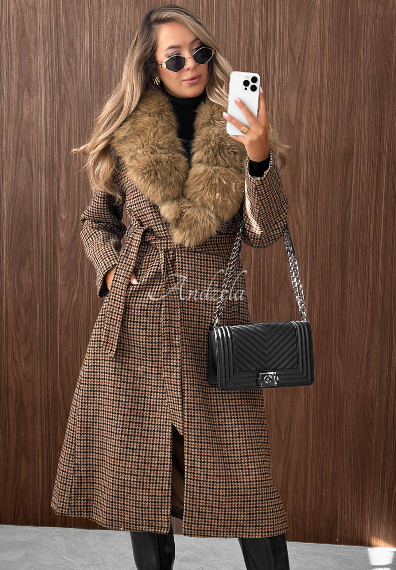 Langer Mantel mit Karomuster, Fellbesatz und Gürtel Miss Fall Camel