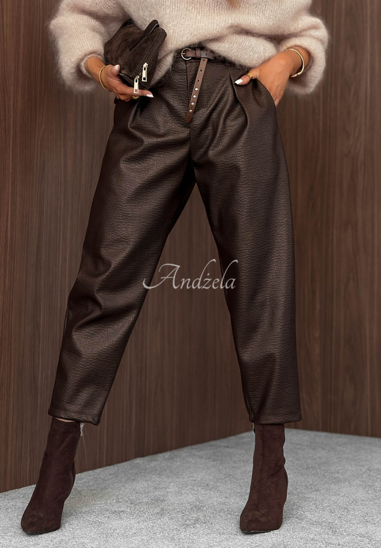 Mom-Fit-Lederhose mit Gürtel Pretty Autumn Schokoladenbraun