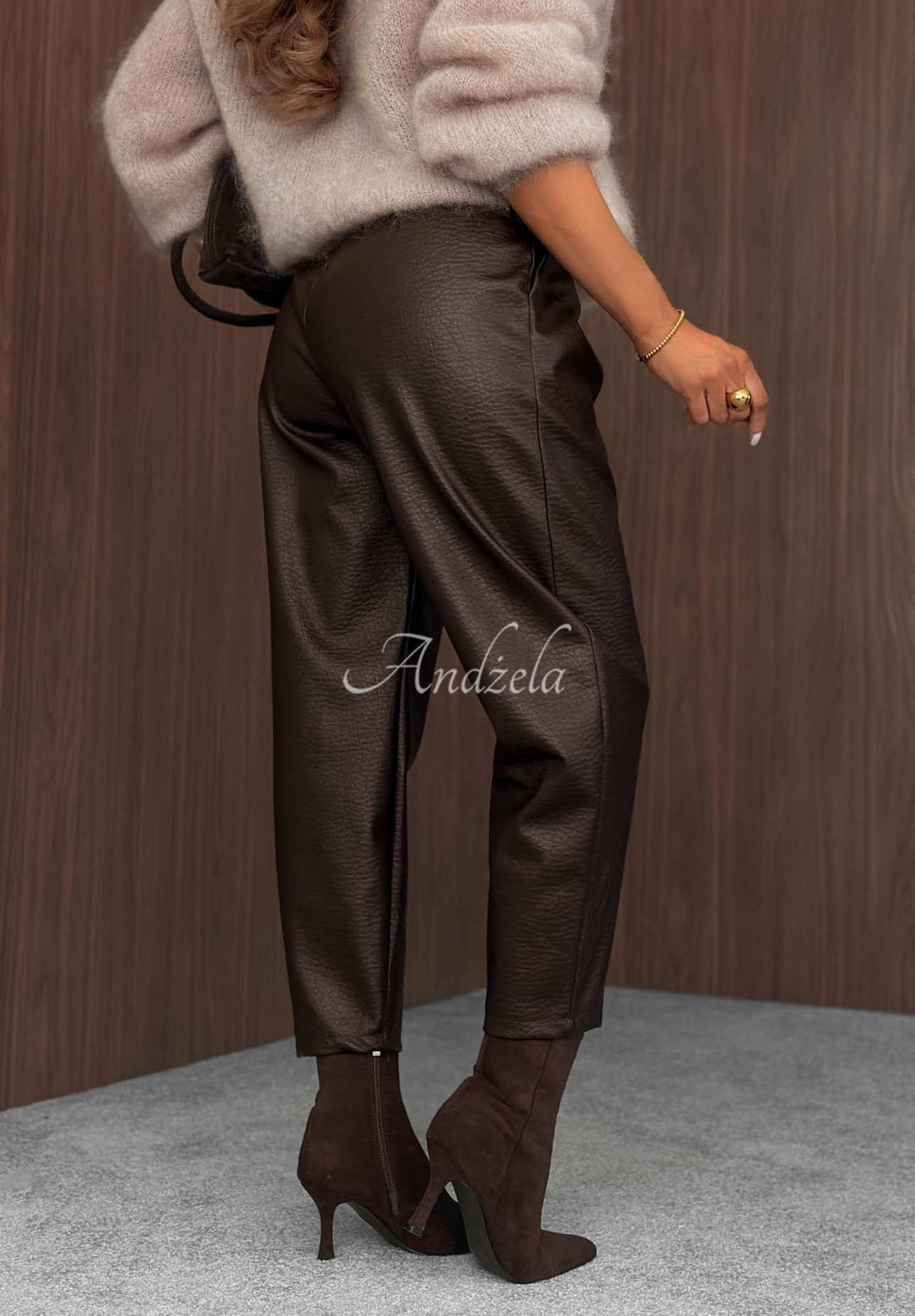 Mom-Fit-Lederhose mit Gürtel Pretty Autumn Schokoladenbraun