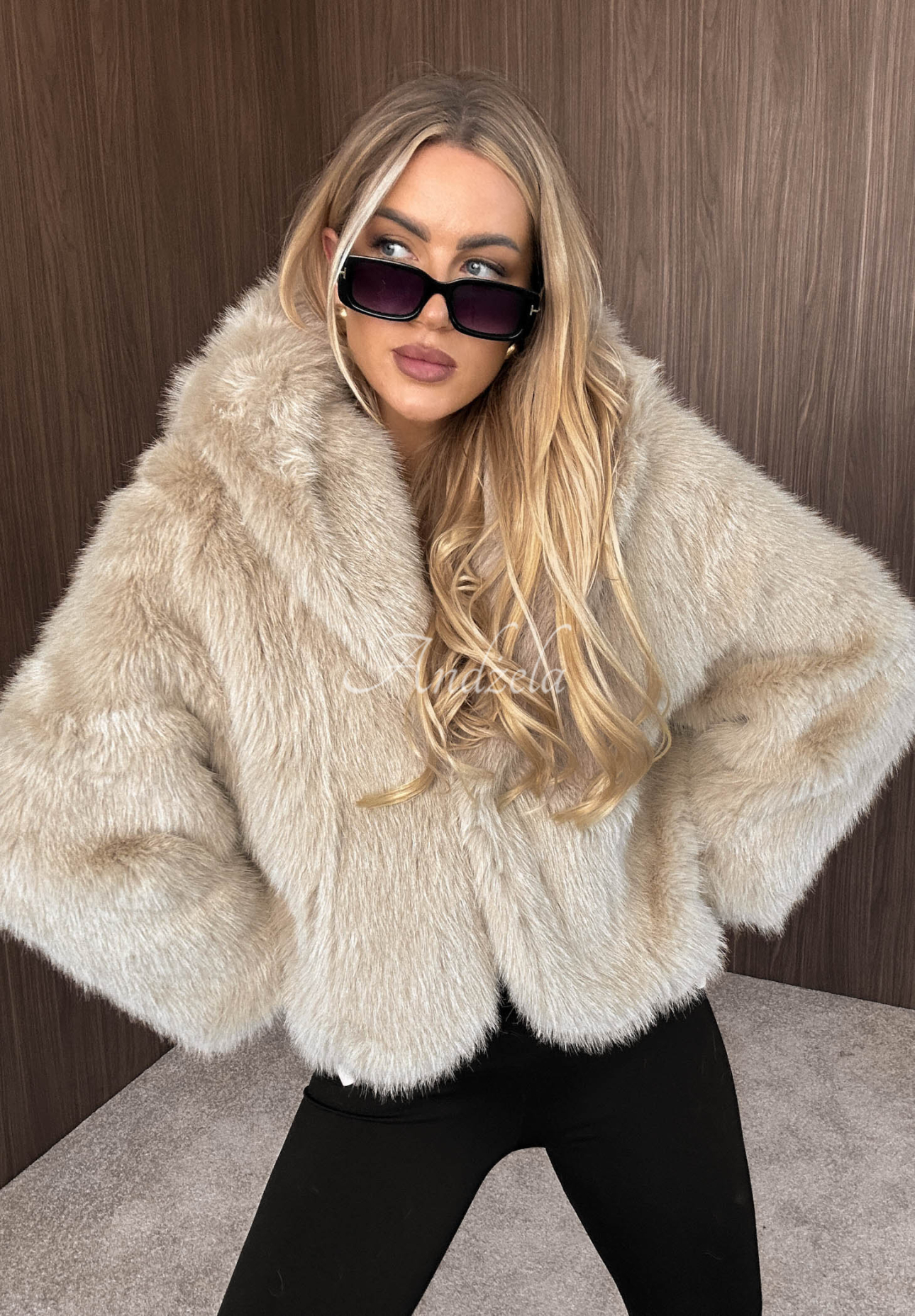 Jacke aus Fellimitat mit Kapuze Fluffy Girl Beige