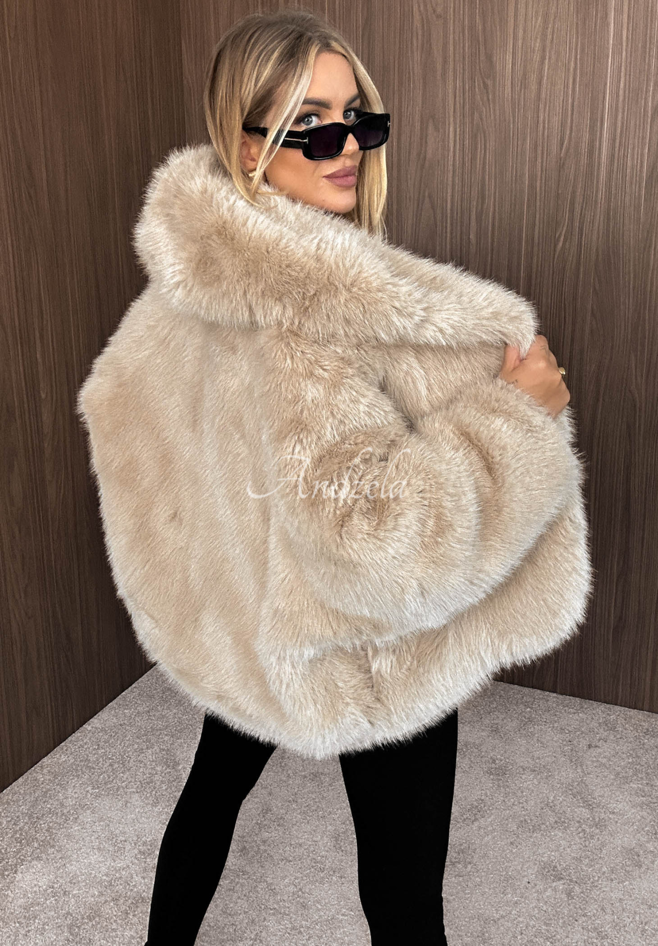 Jacke aus Fellimitat mit Kapuze Fluffy Girl Beige