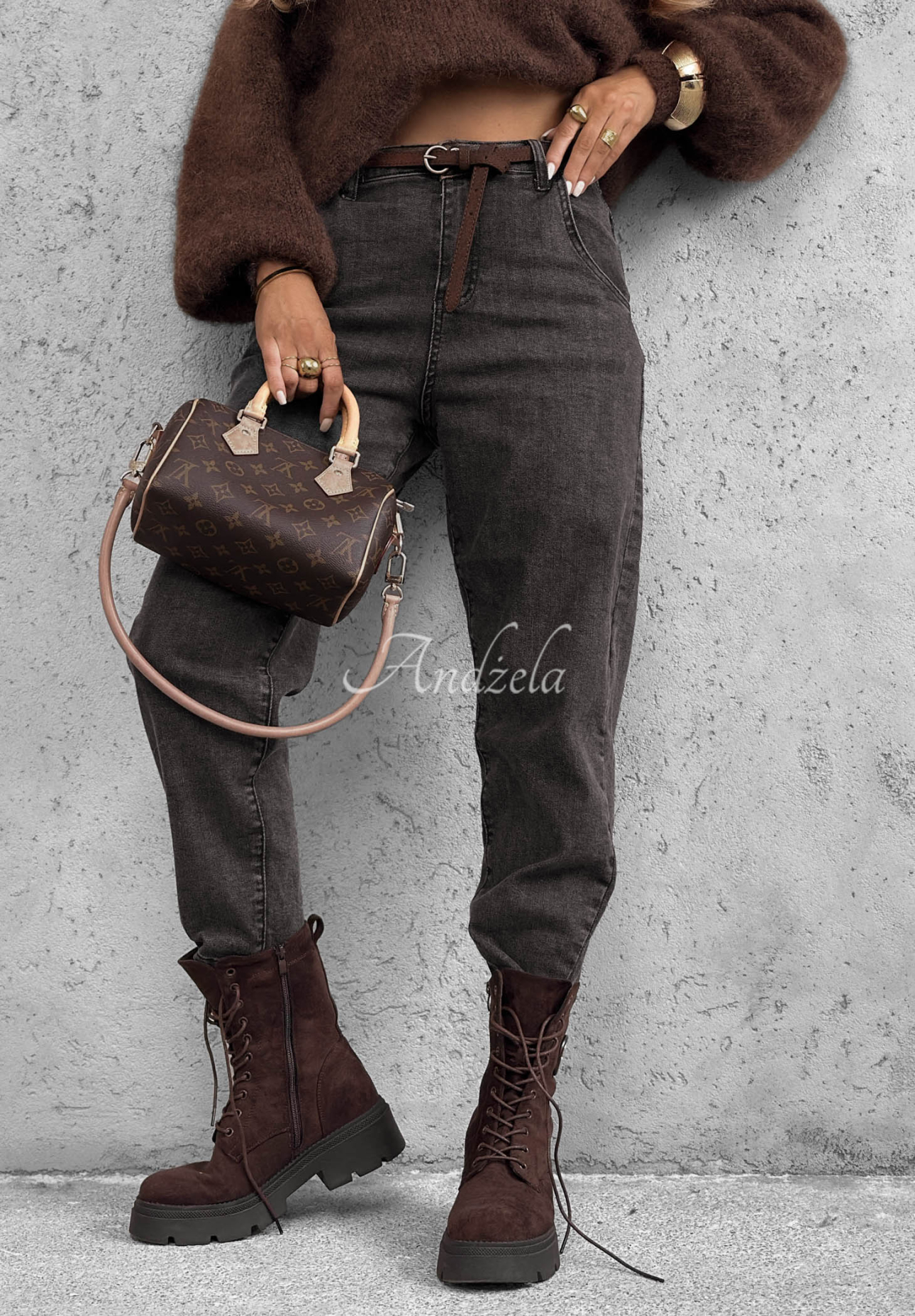 Mom-Fit Jeans mit Gürtel Running Late Grau
