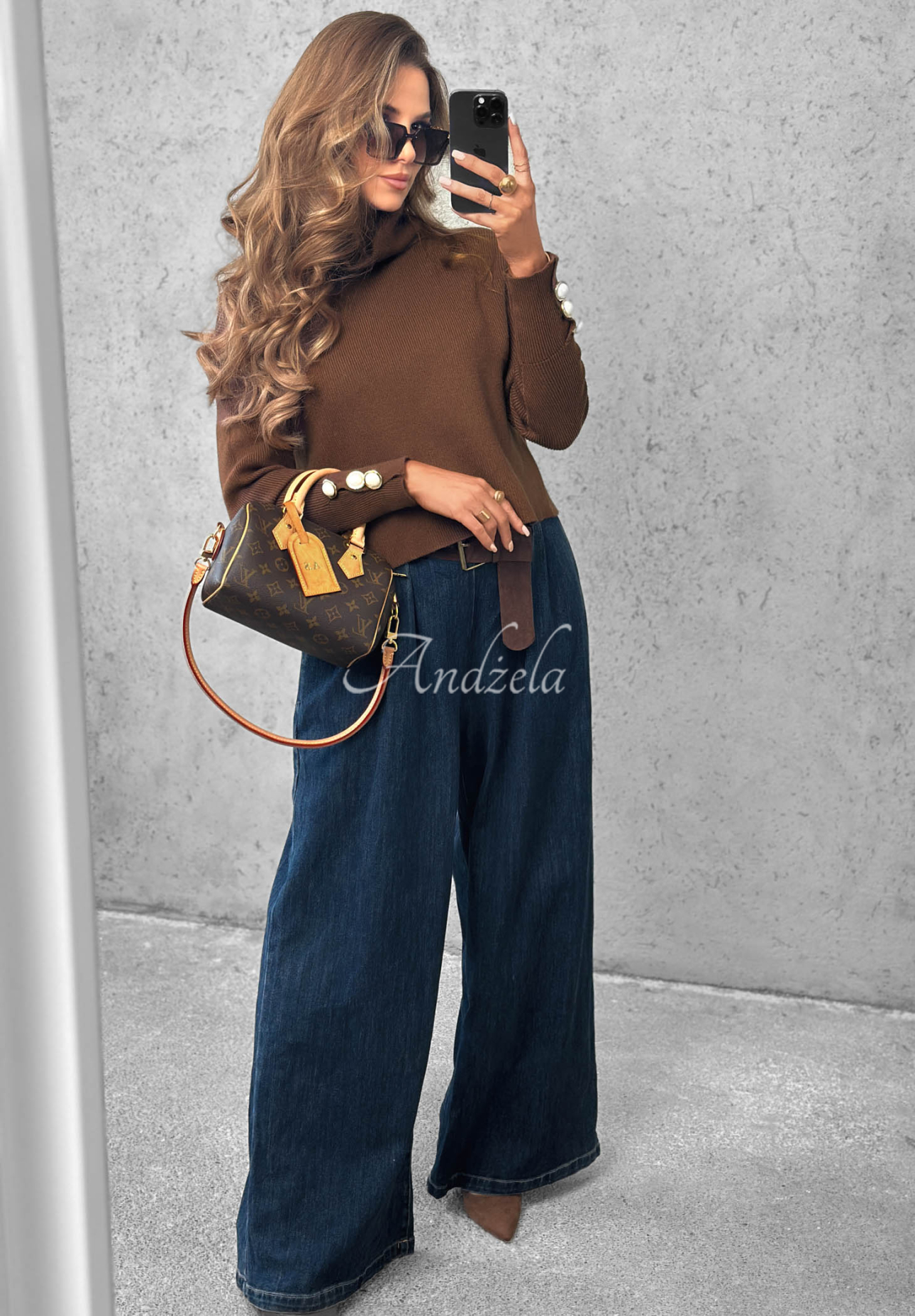 Viskose-Pullover mit Rollkragen und Zierknöpfen The Everyday Schokoladenbraun