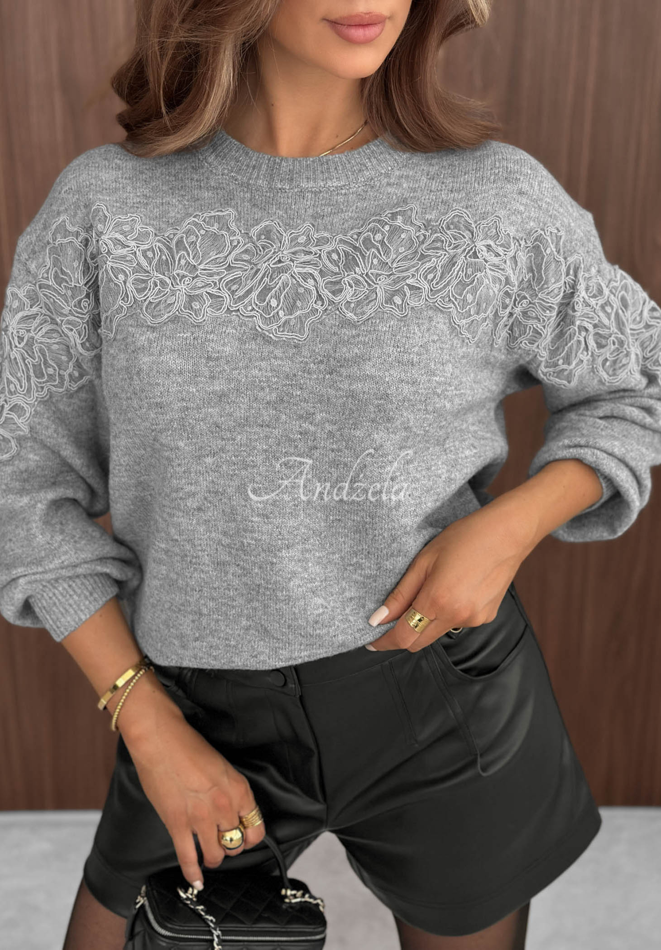 Weicher Pullover mit Zierstickerei und Wollanteil October Days Grau