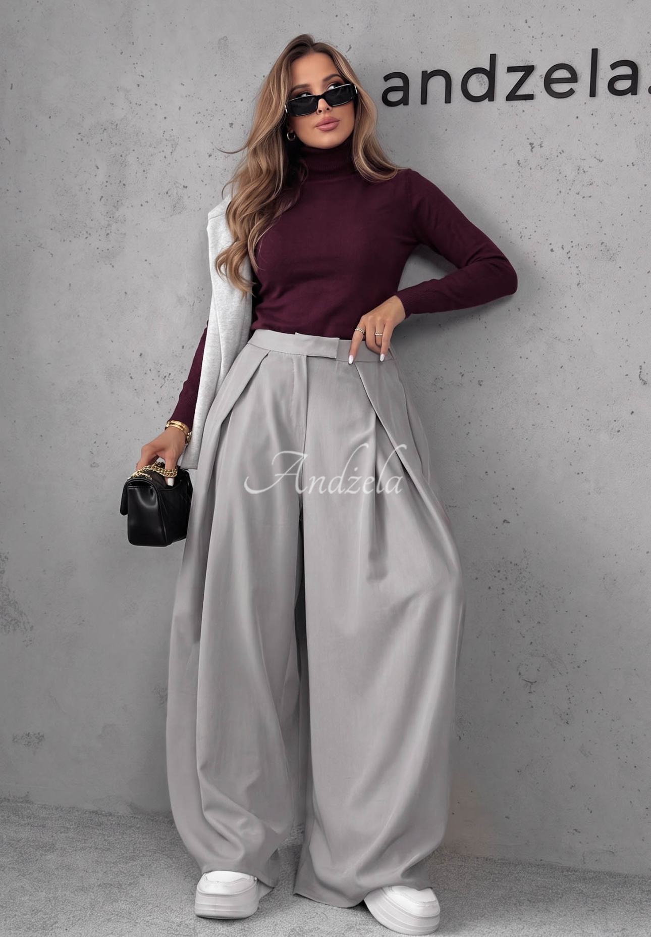 Figurnaher Rollkragenpullover Solange Beerenfarben