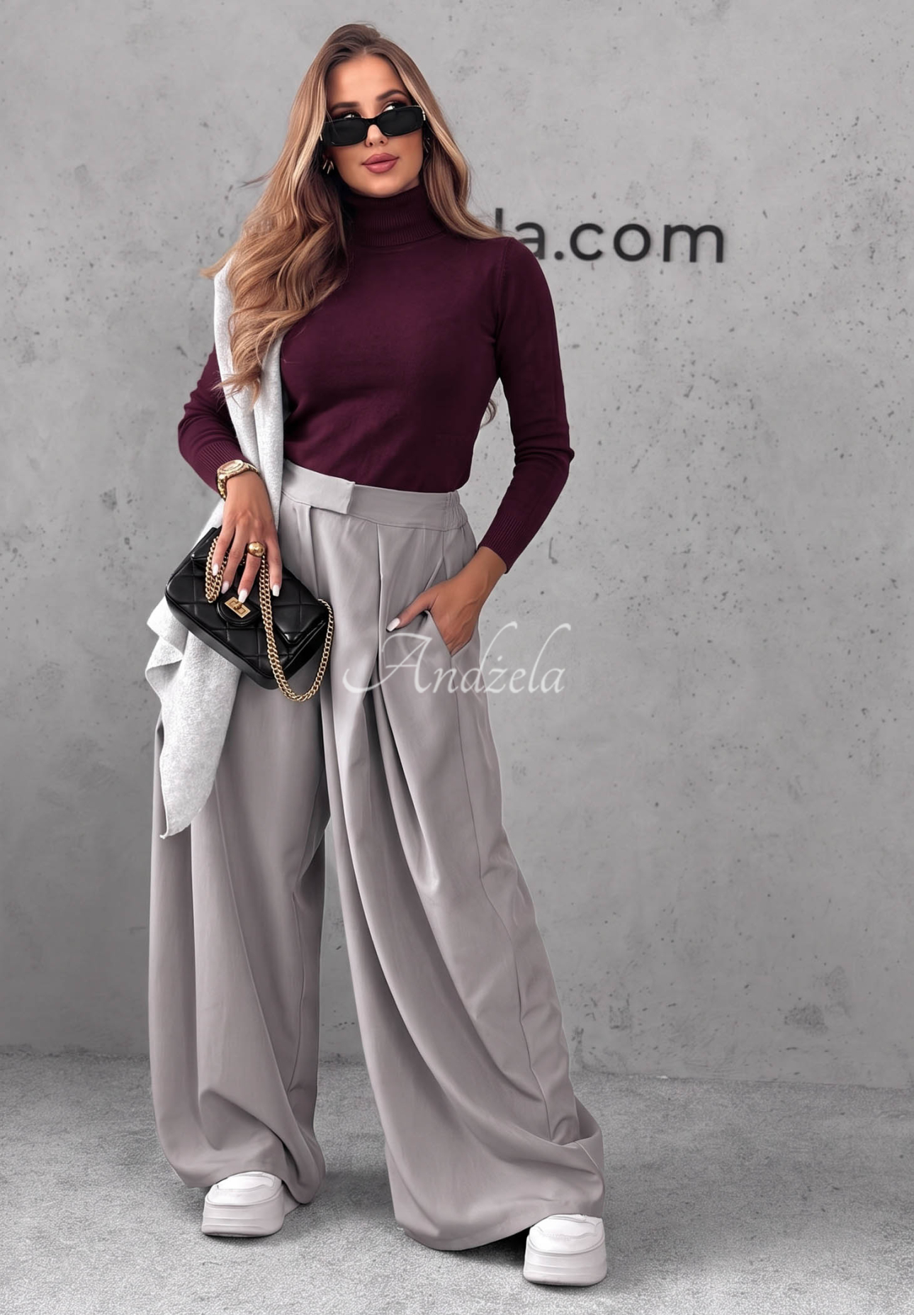 Figurnaher Rollkragenpullover Solange Beerenfarben